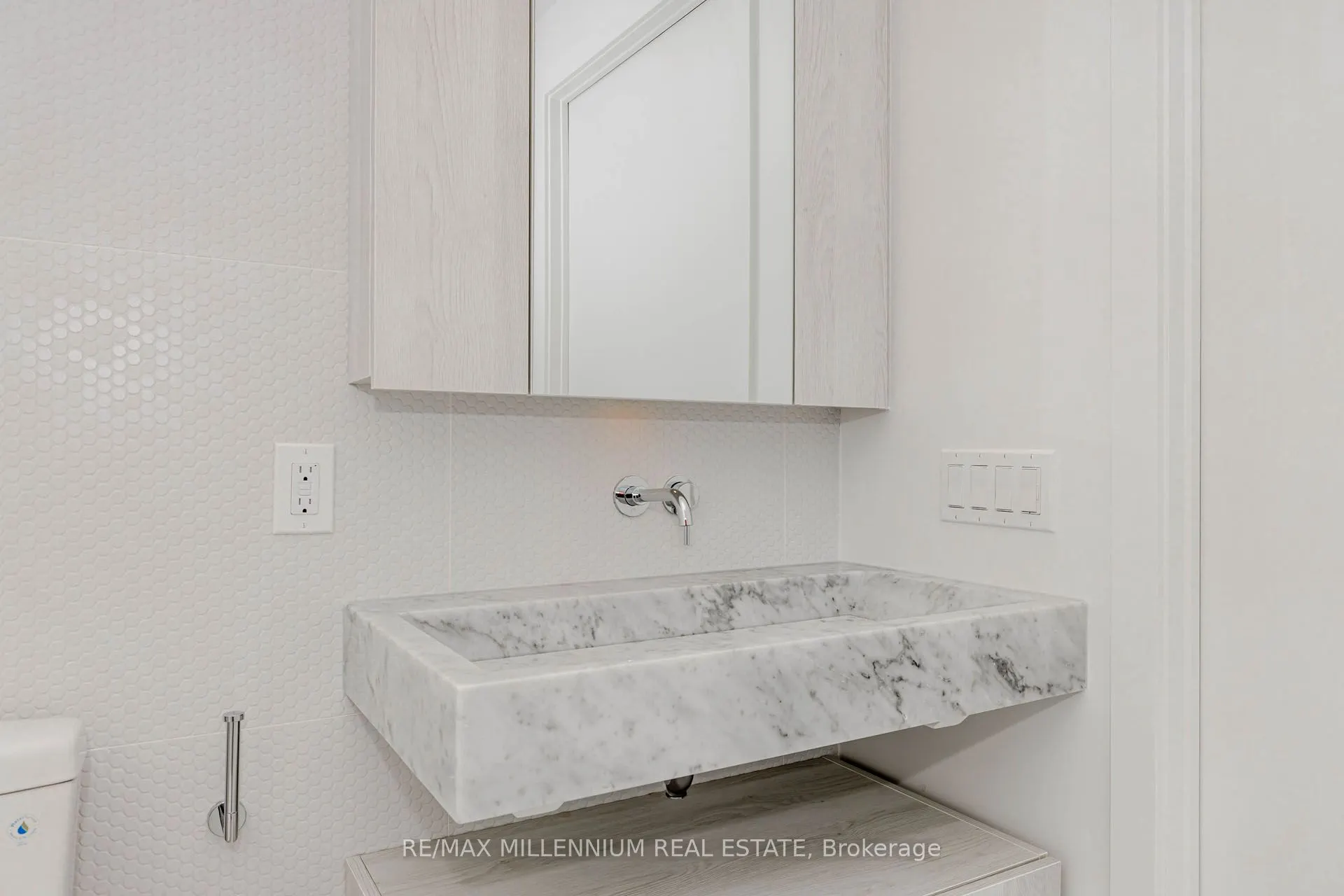 11 Yorkville Avenue, #4103