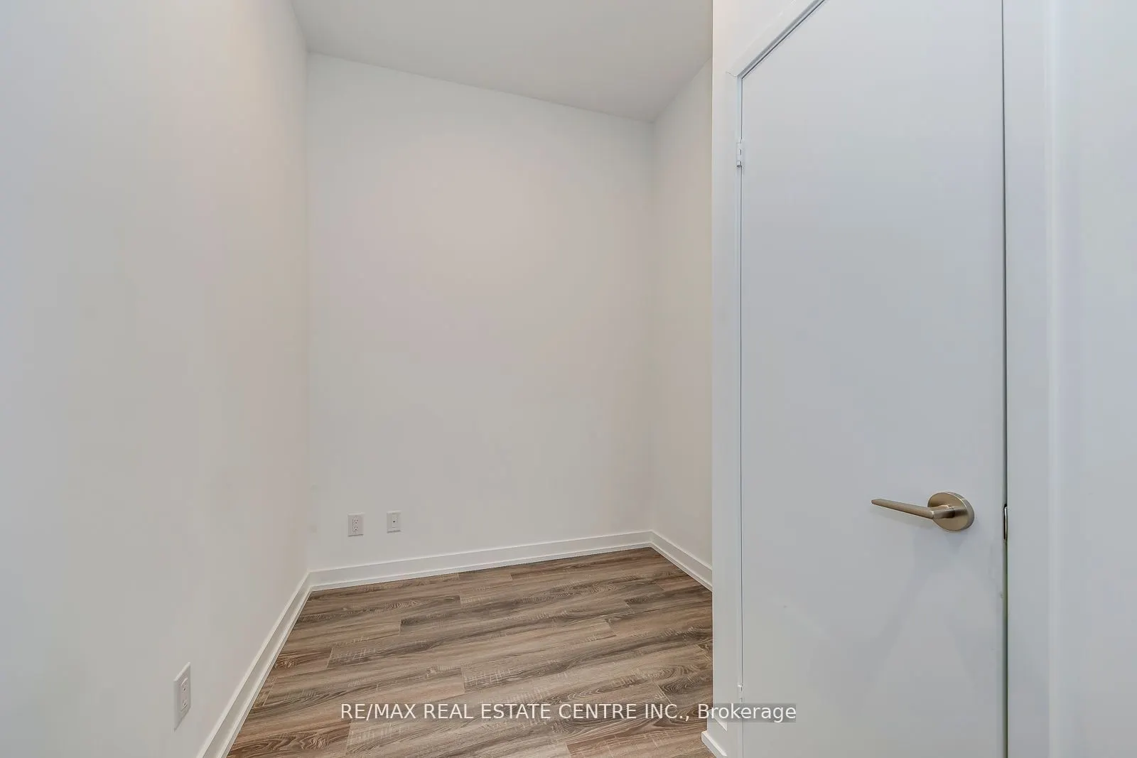 20 Edward Street, #406