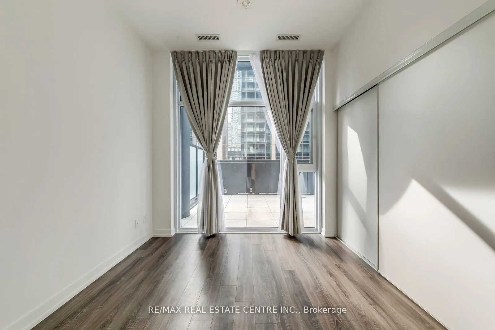 20 Edward Street, #406