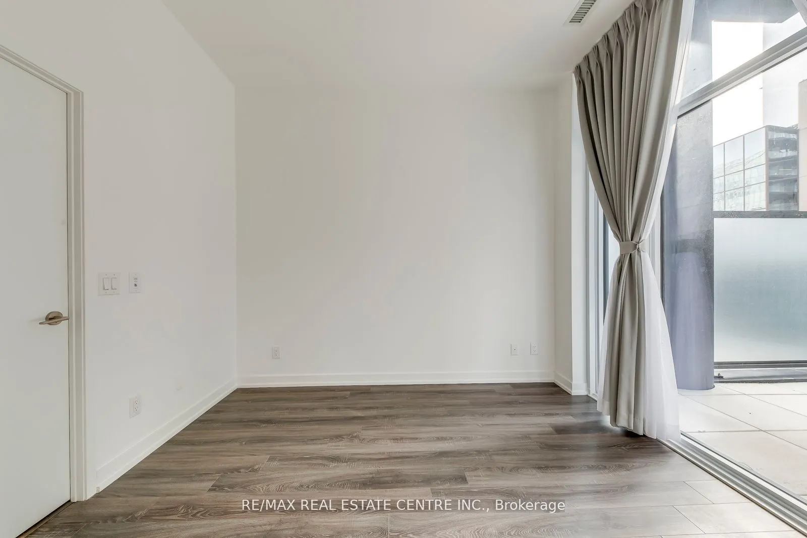 20 Edward Street, #406