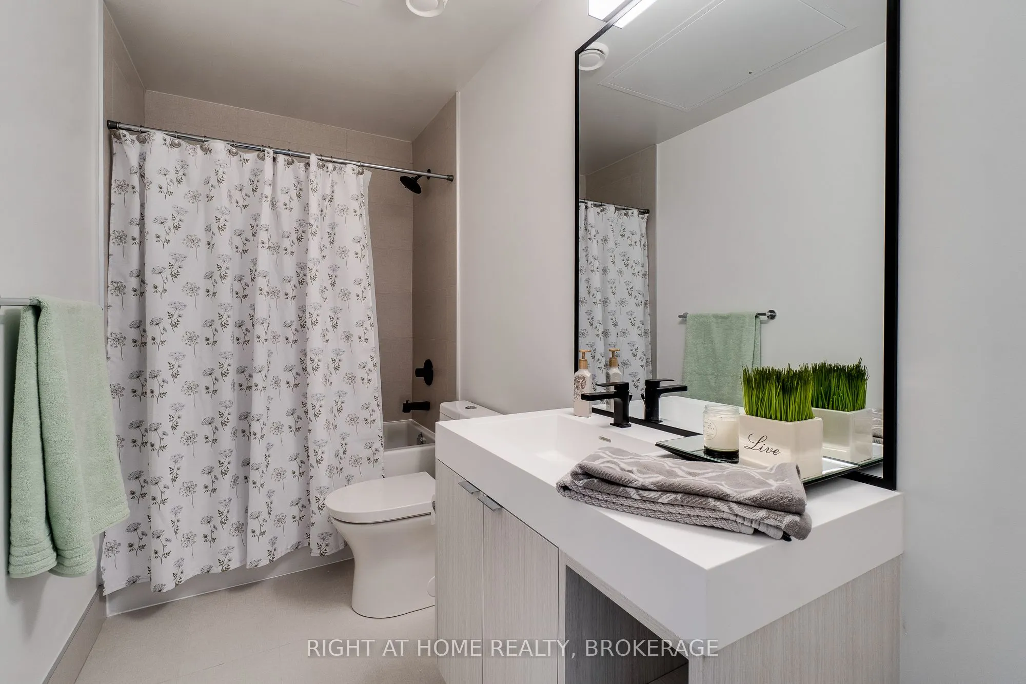 250 Lawrence Avenue W, #724