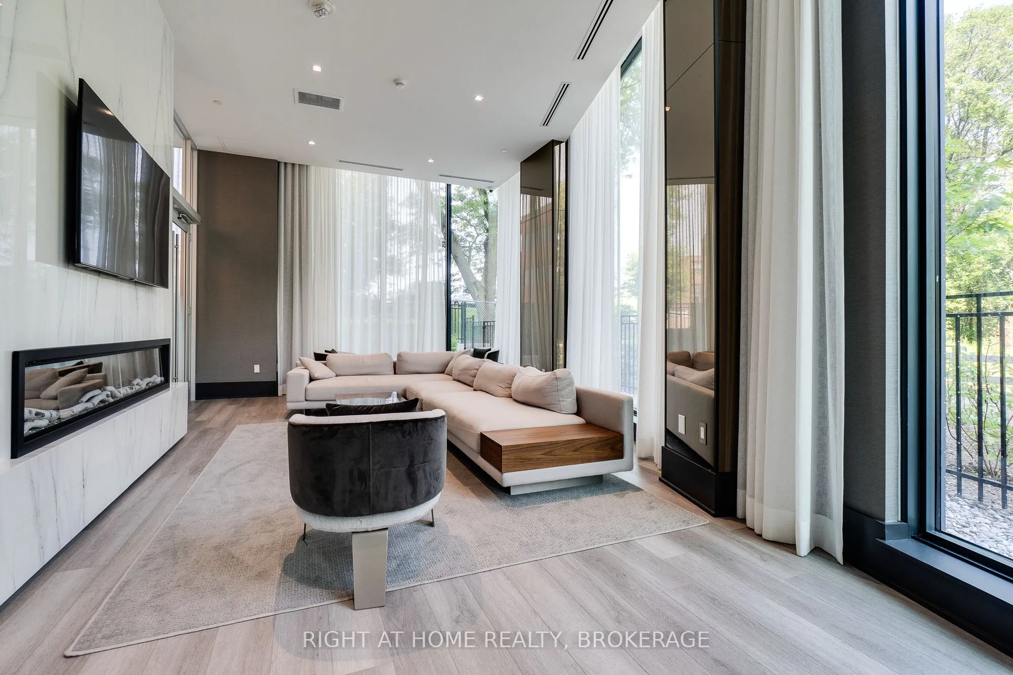 250 Lawrence Avenue W, #724