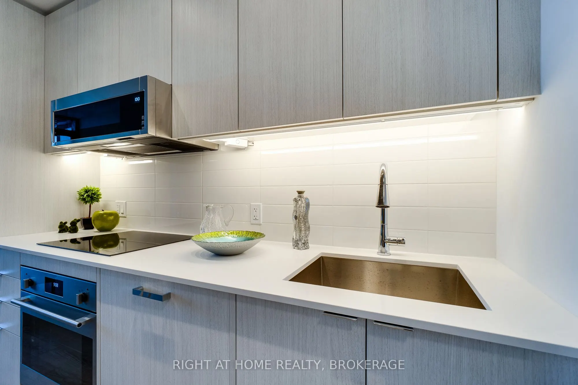 250 Lawrence Avenue W, #724
