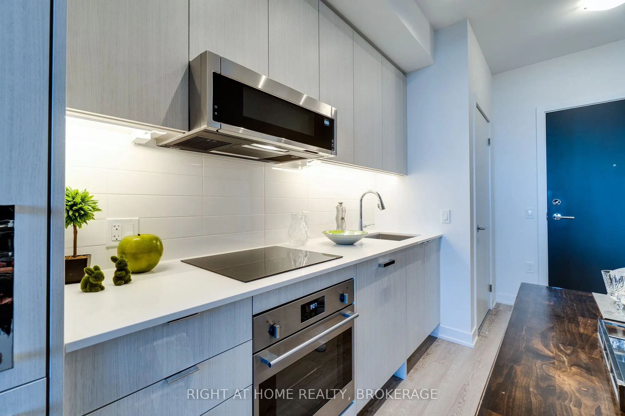250 Lawrence Avenue W, #724