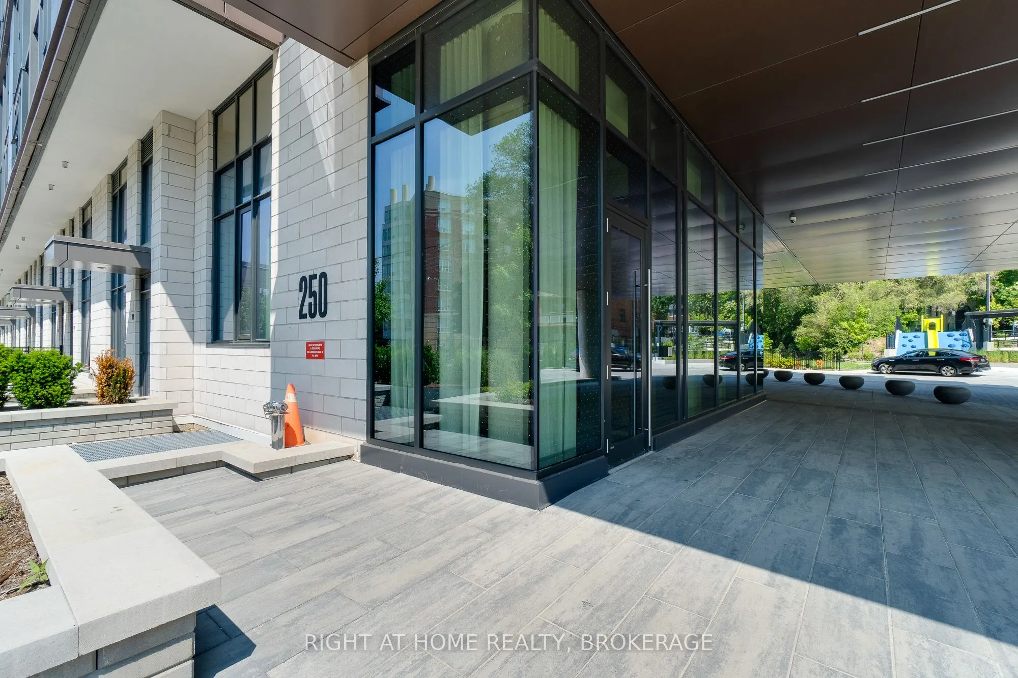 250 Lawrence Avenue W, #724