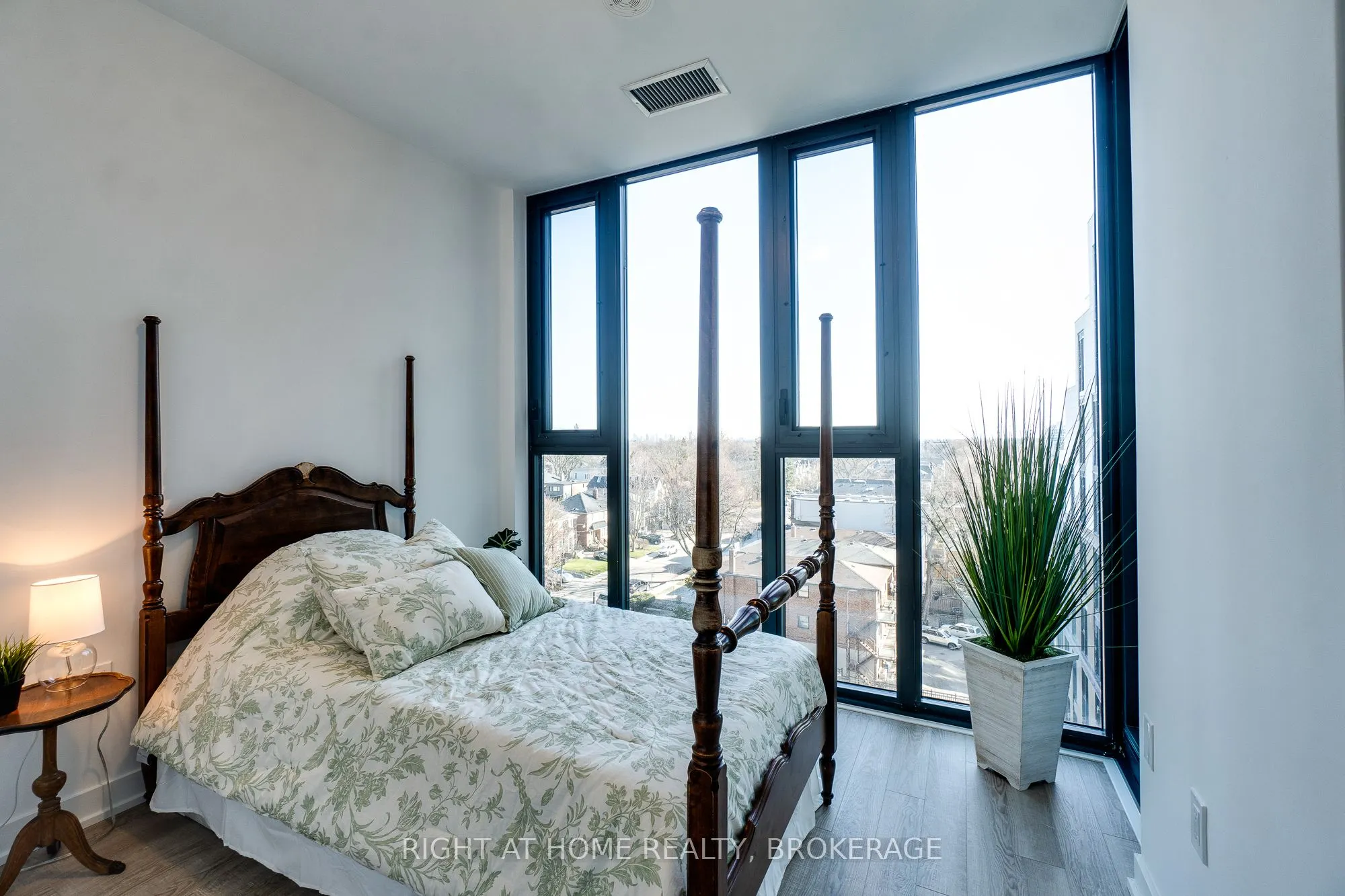 250 Lawrence Avenue W, #724