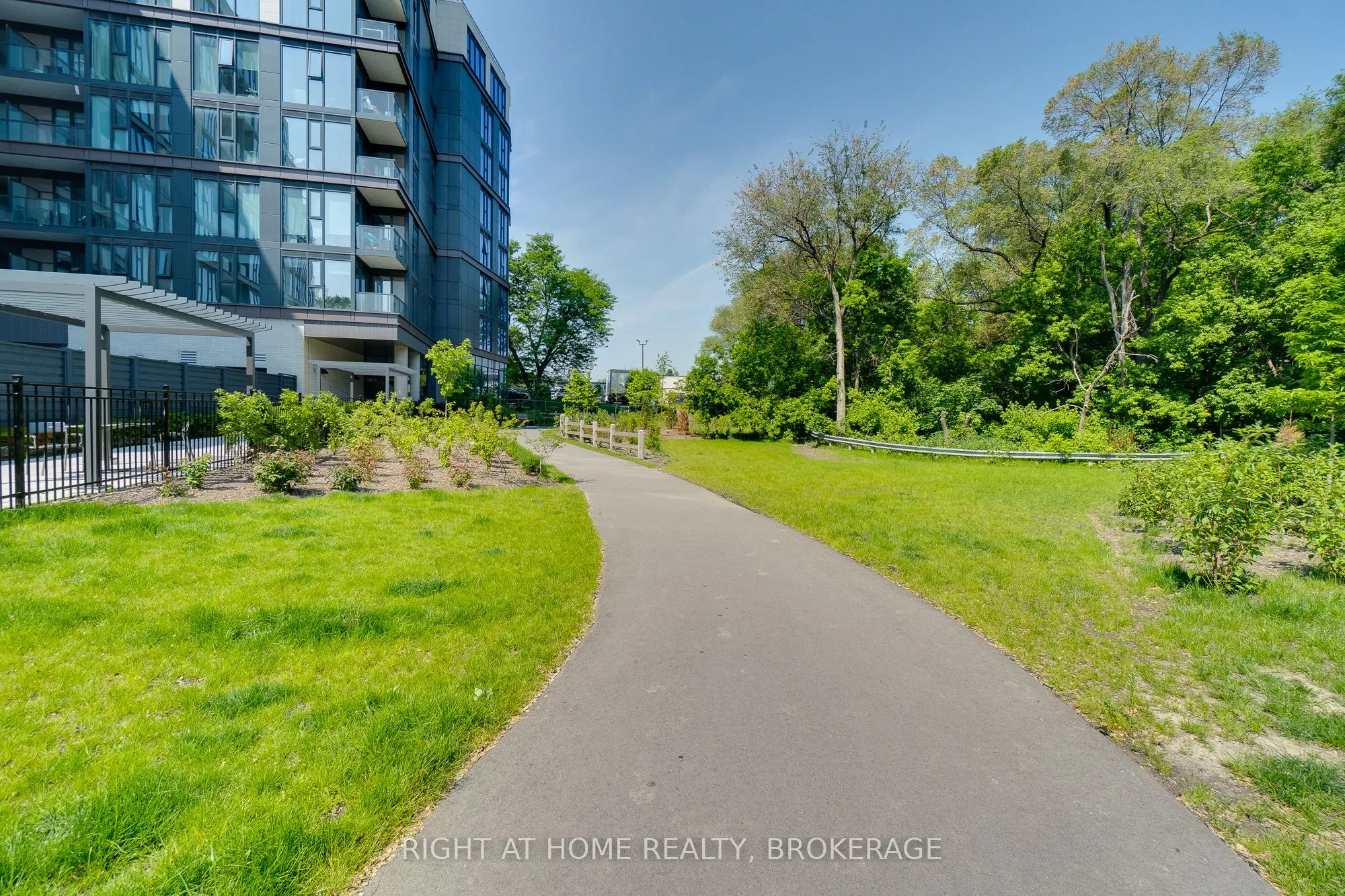 250 Lawrence Avenue W, #724