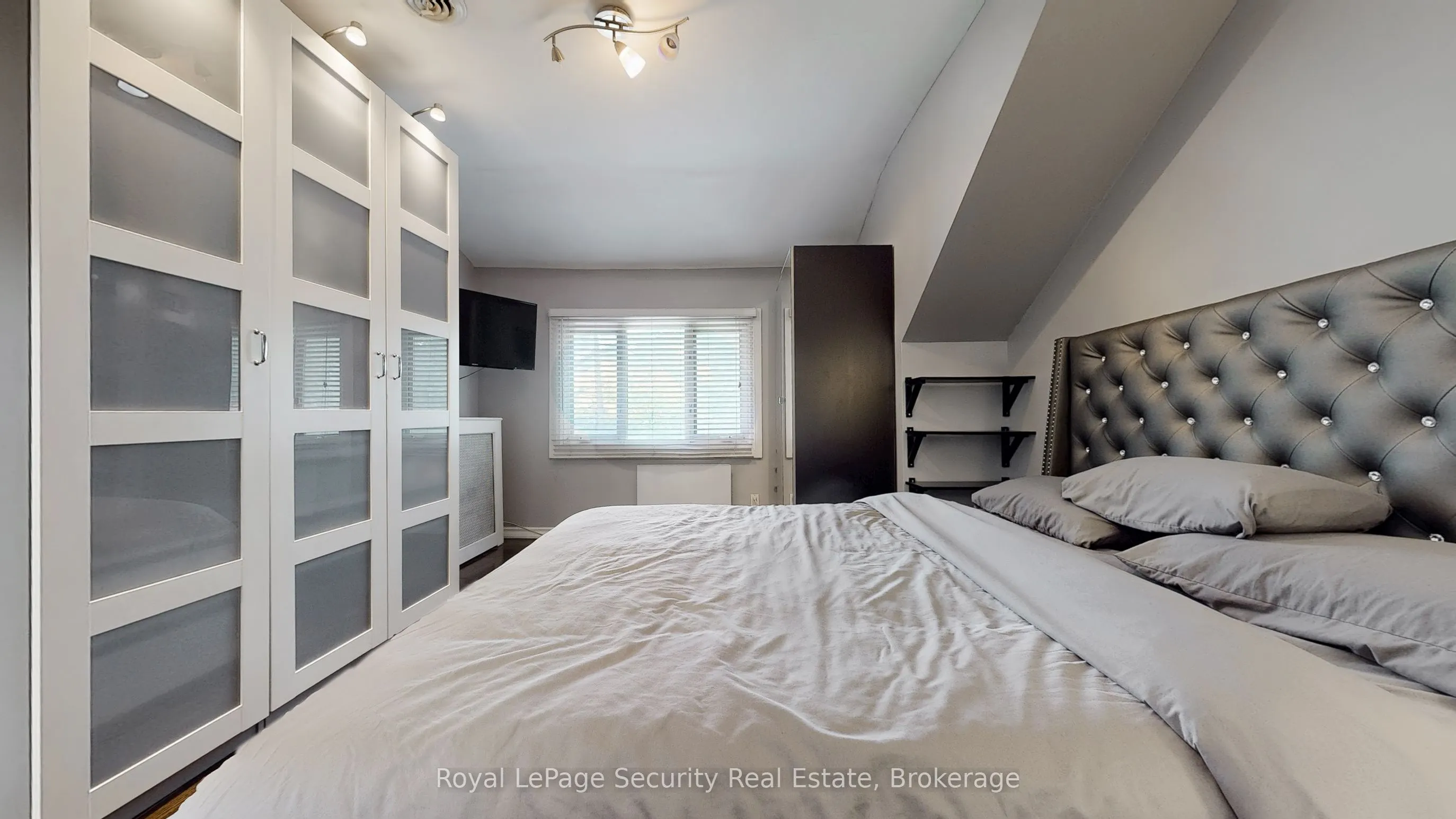35 Regal Road