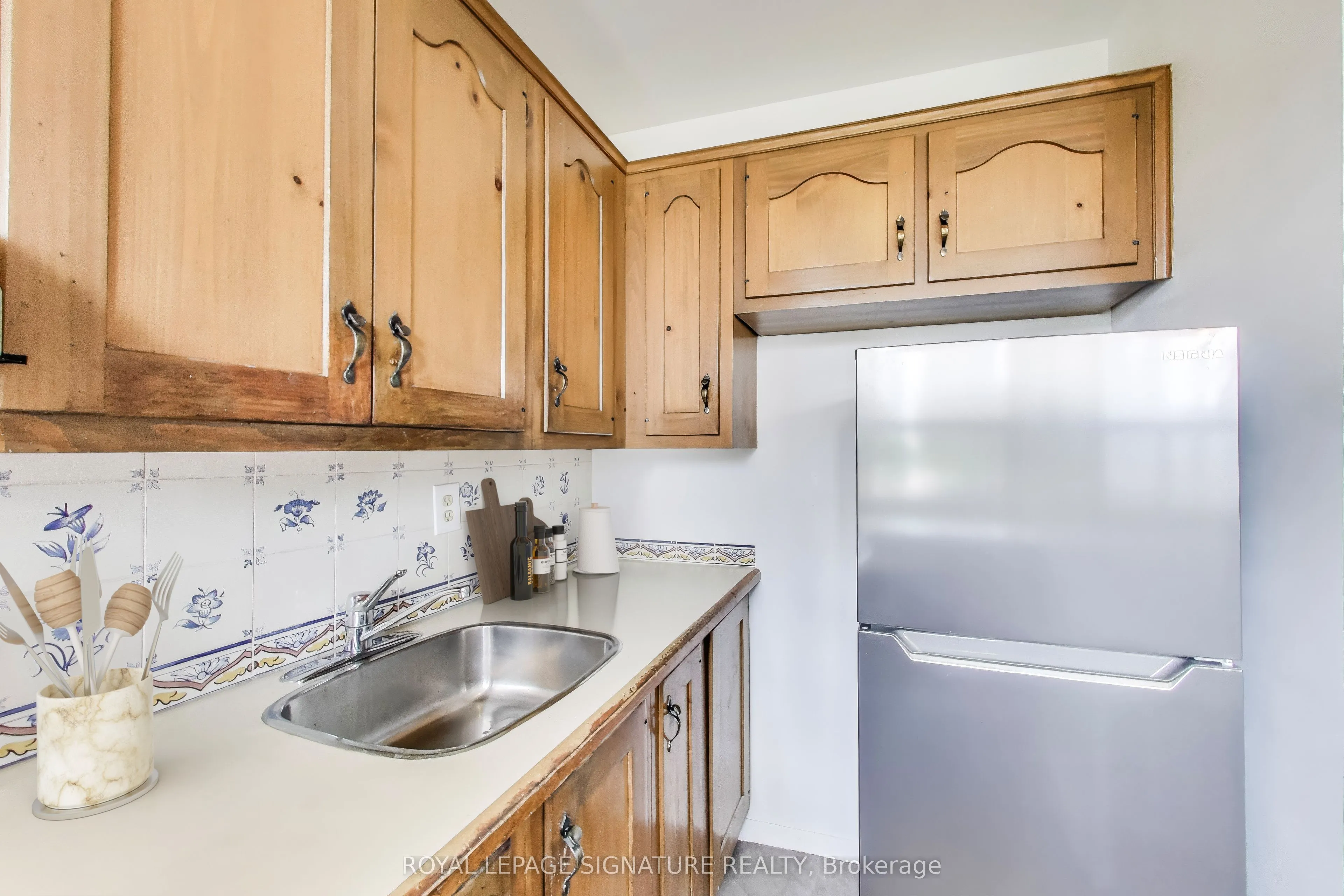 40 Homewood Avenue #807