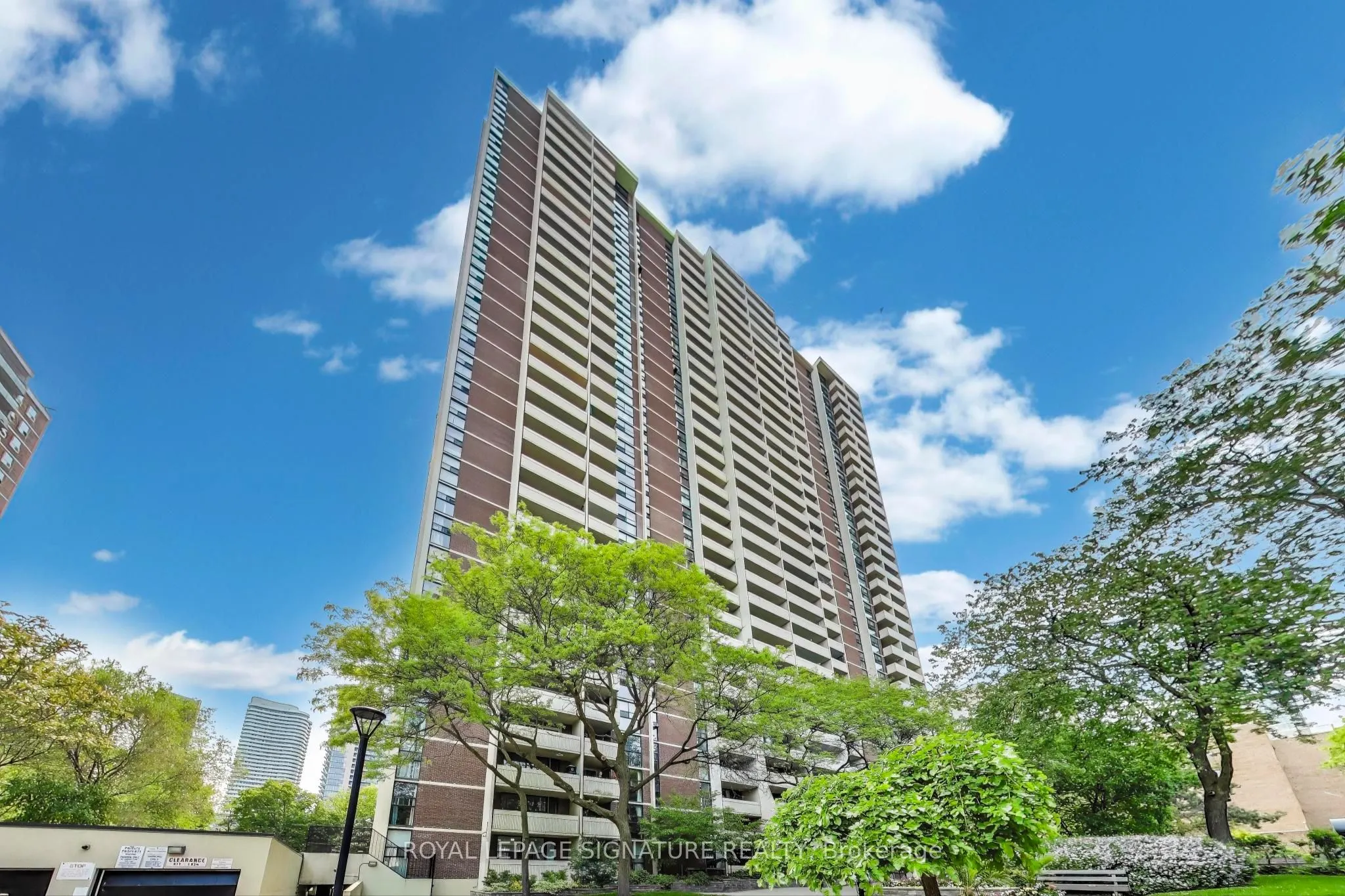 40 Homewood Avenue #807