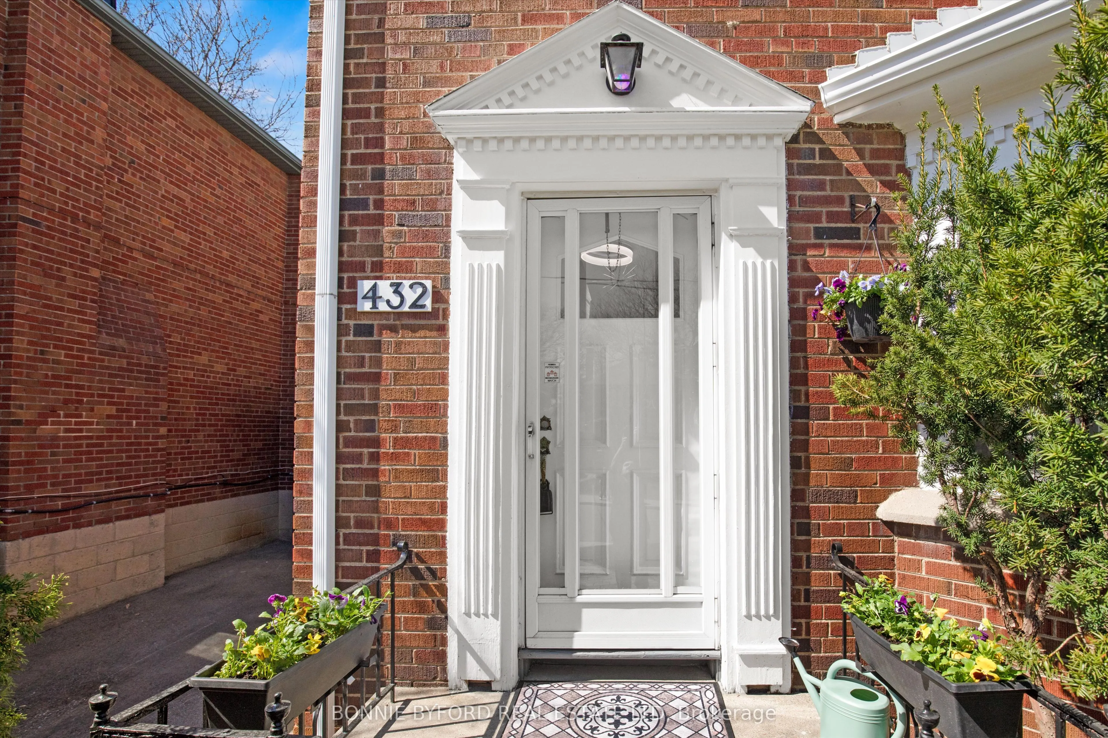 432 Broadway Avenue