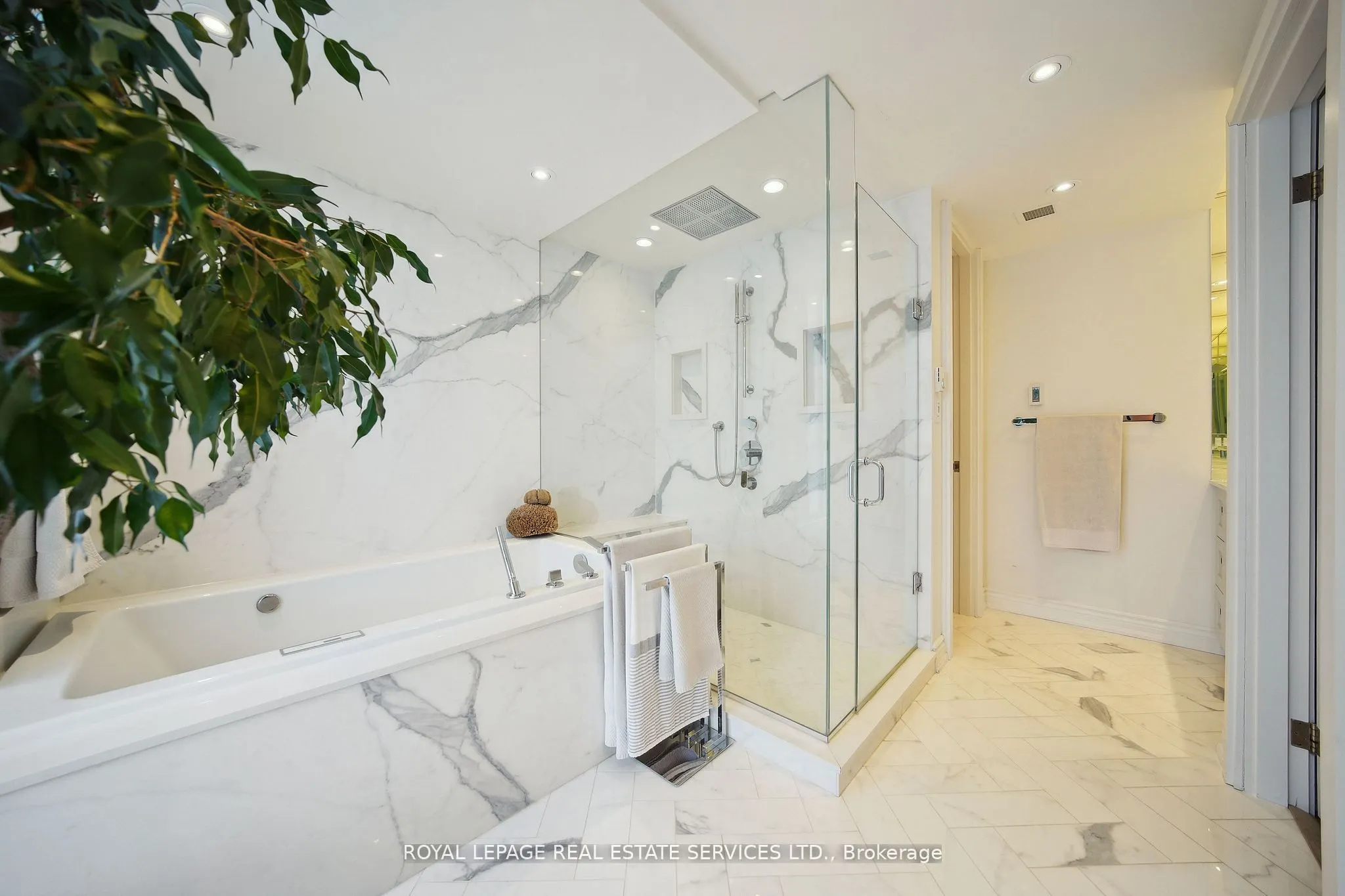 480 Queens Quay W #601