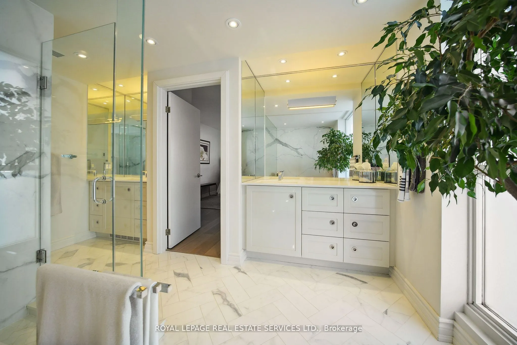 480 Queens Quay W #601