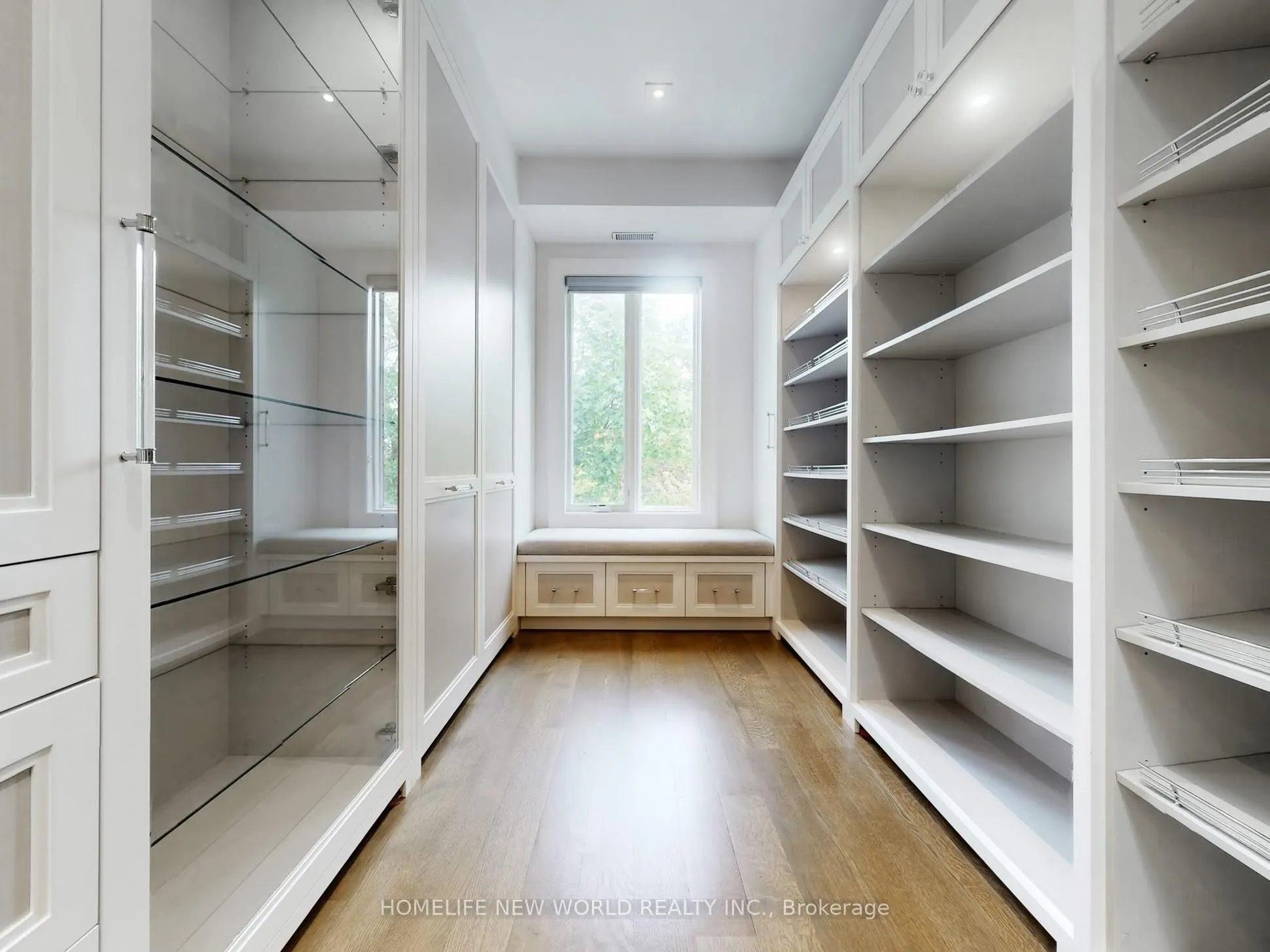 154 Yonge Boulevard