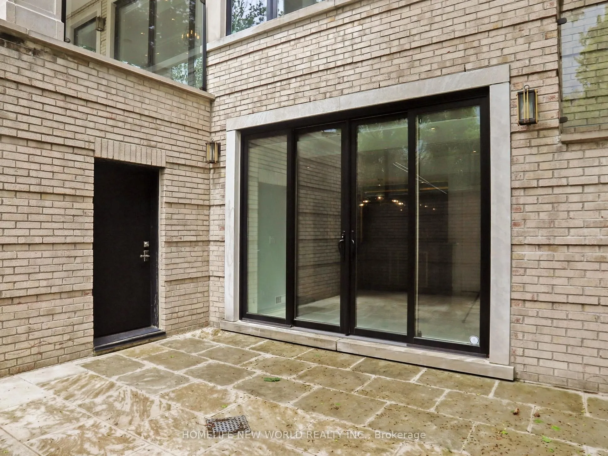 154 Yonge Boulevard
