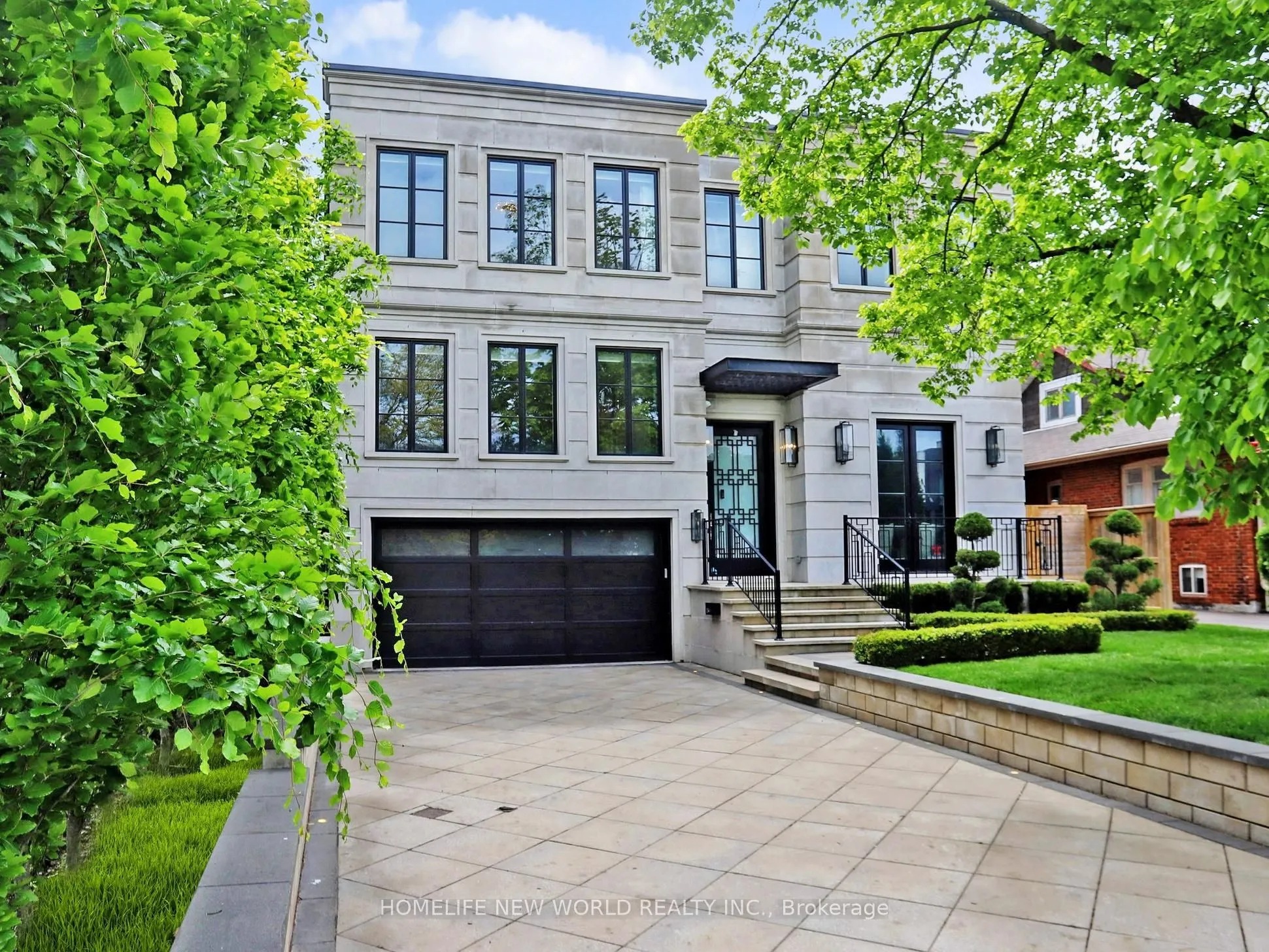 154 Yonge Boulevard