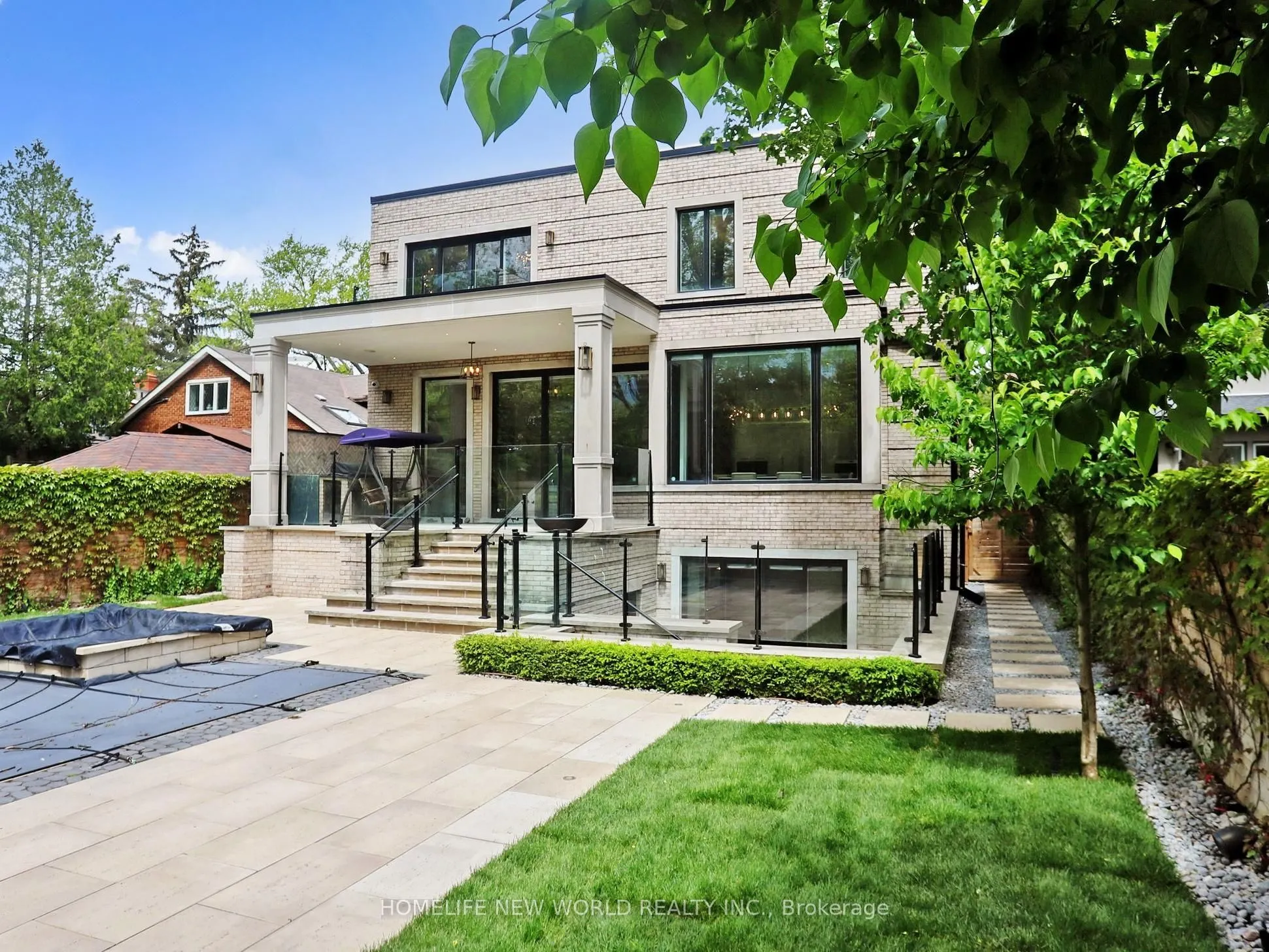 154 Yonge Boulevard