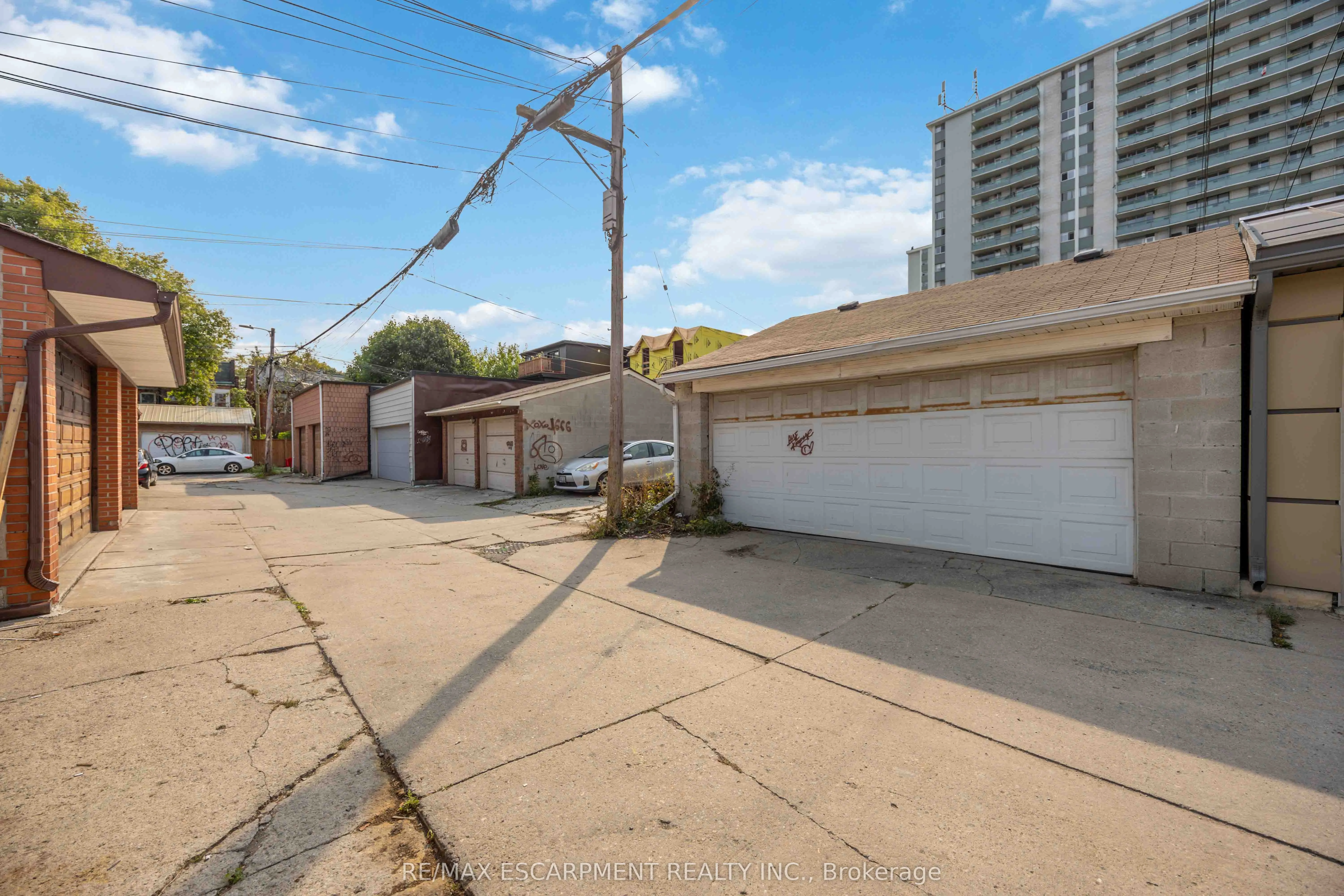 689 Dovercourt Road