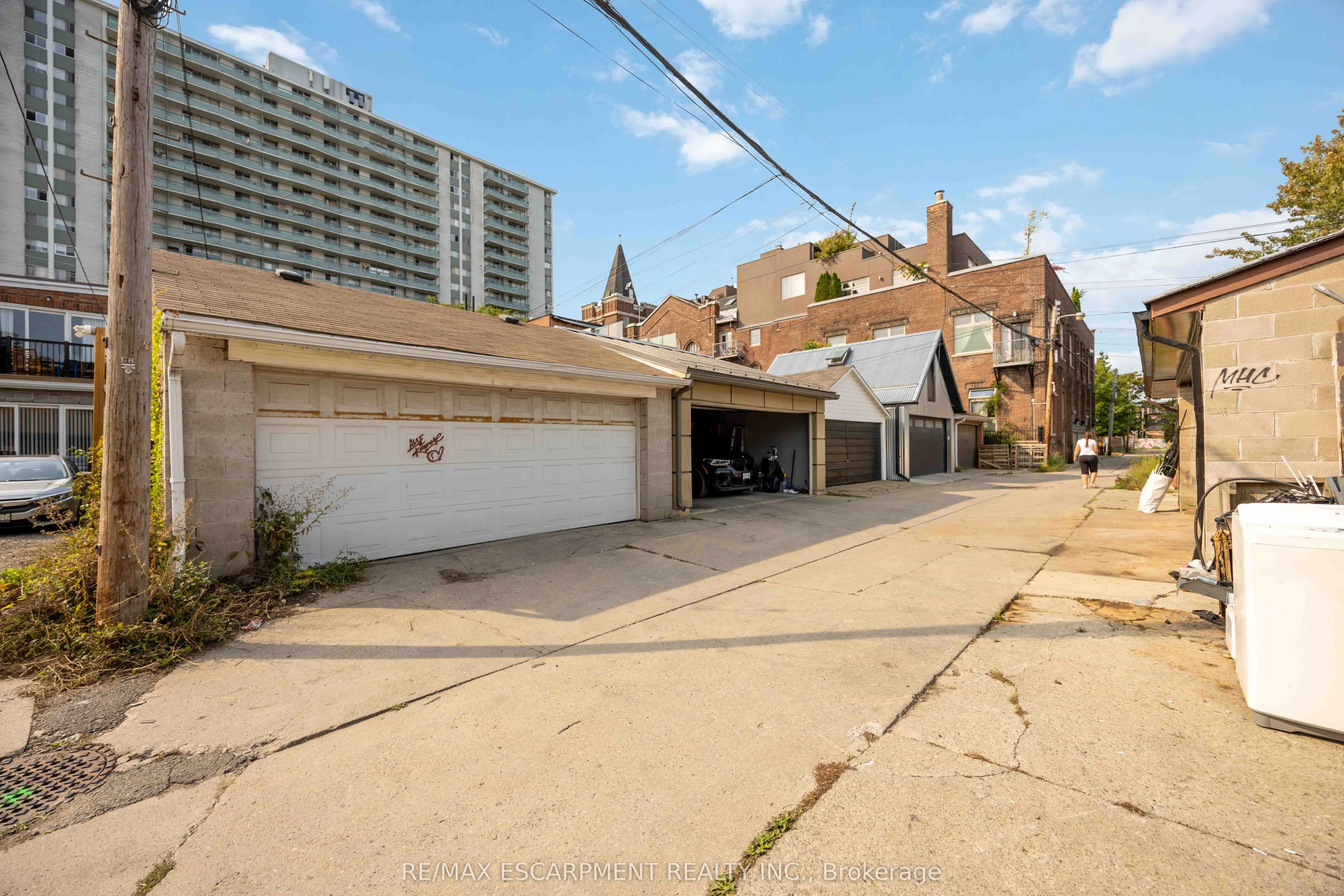 689 Dovercourt Road