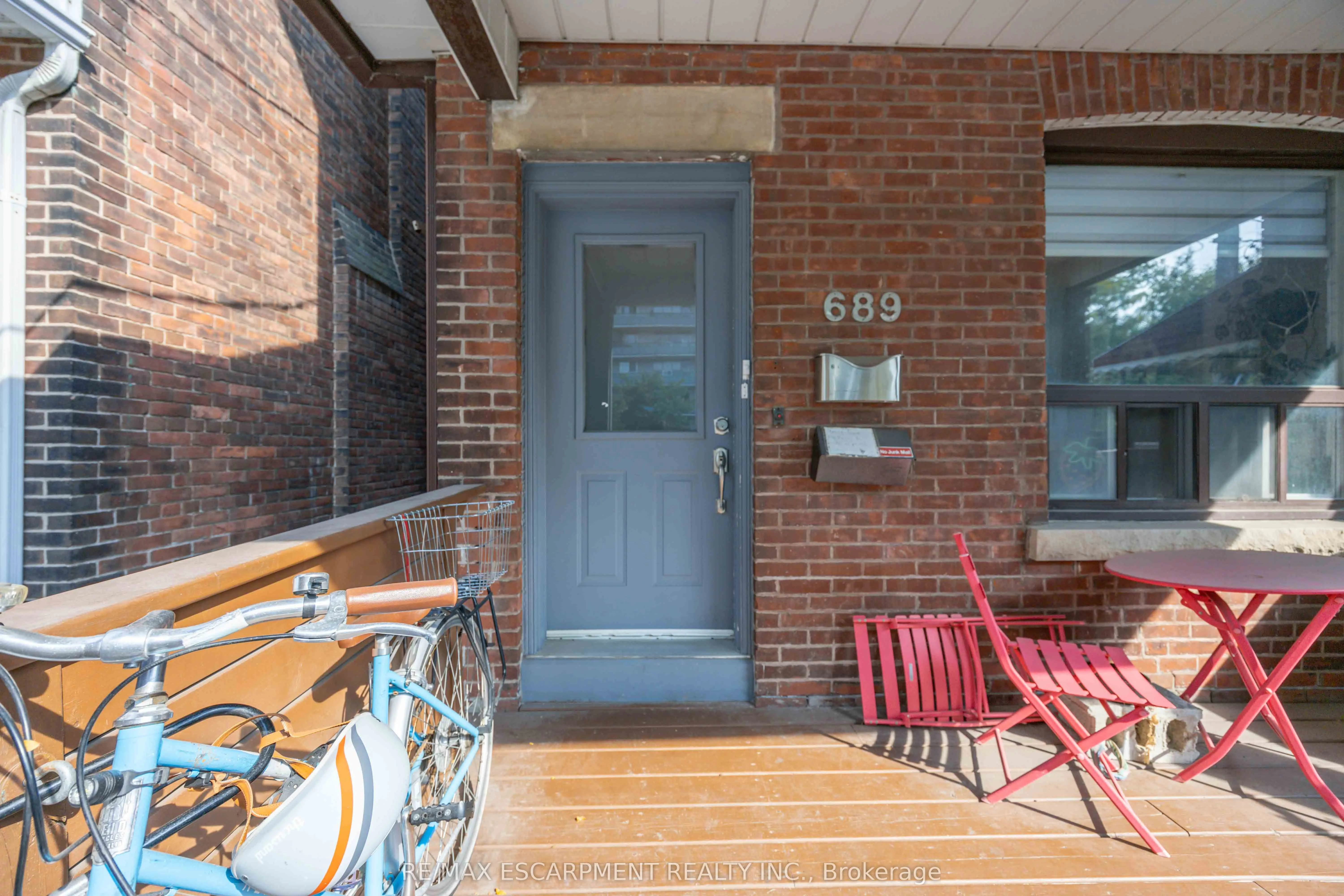 689 Dovercourt Road