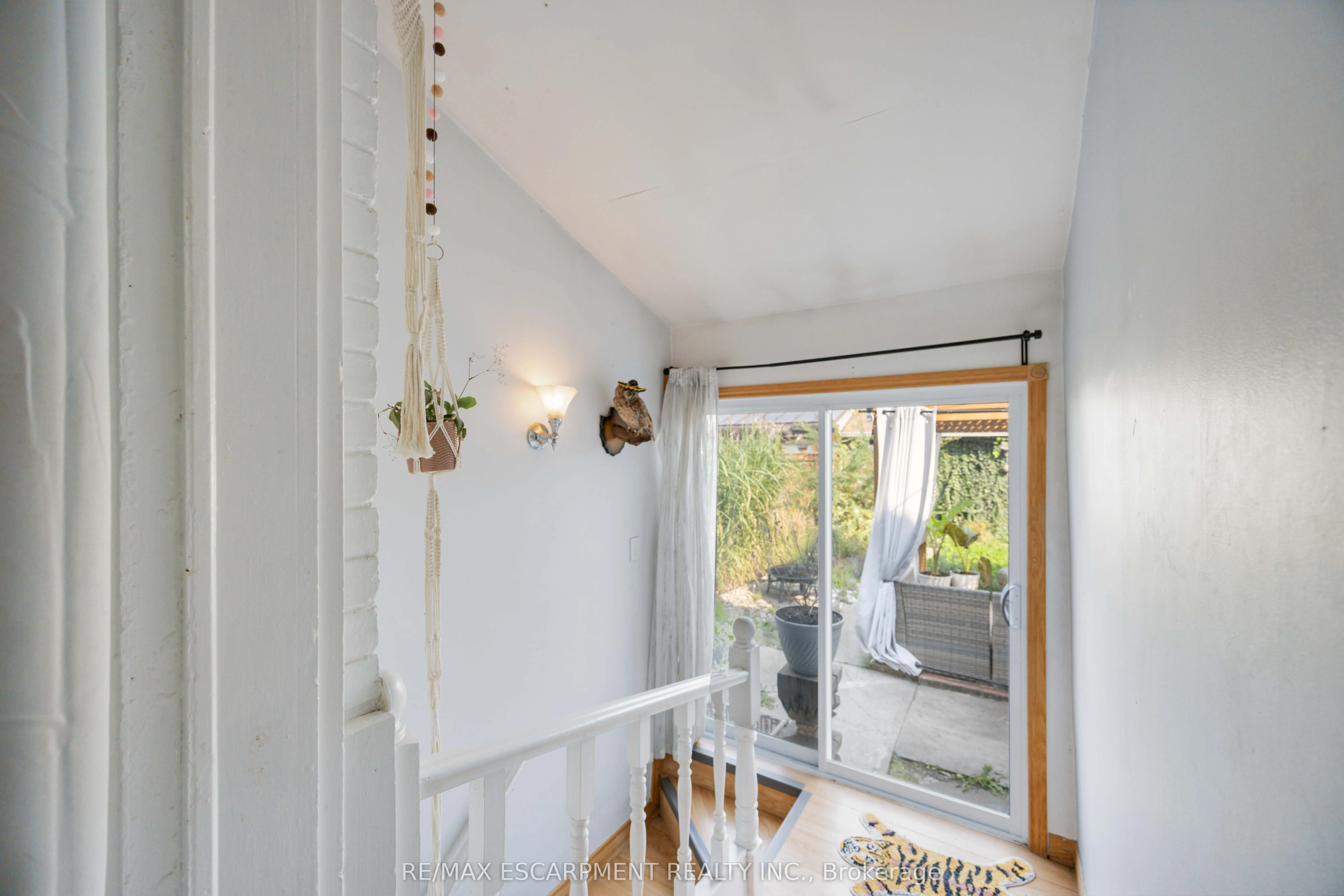 689 Dovercourt Road