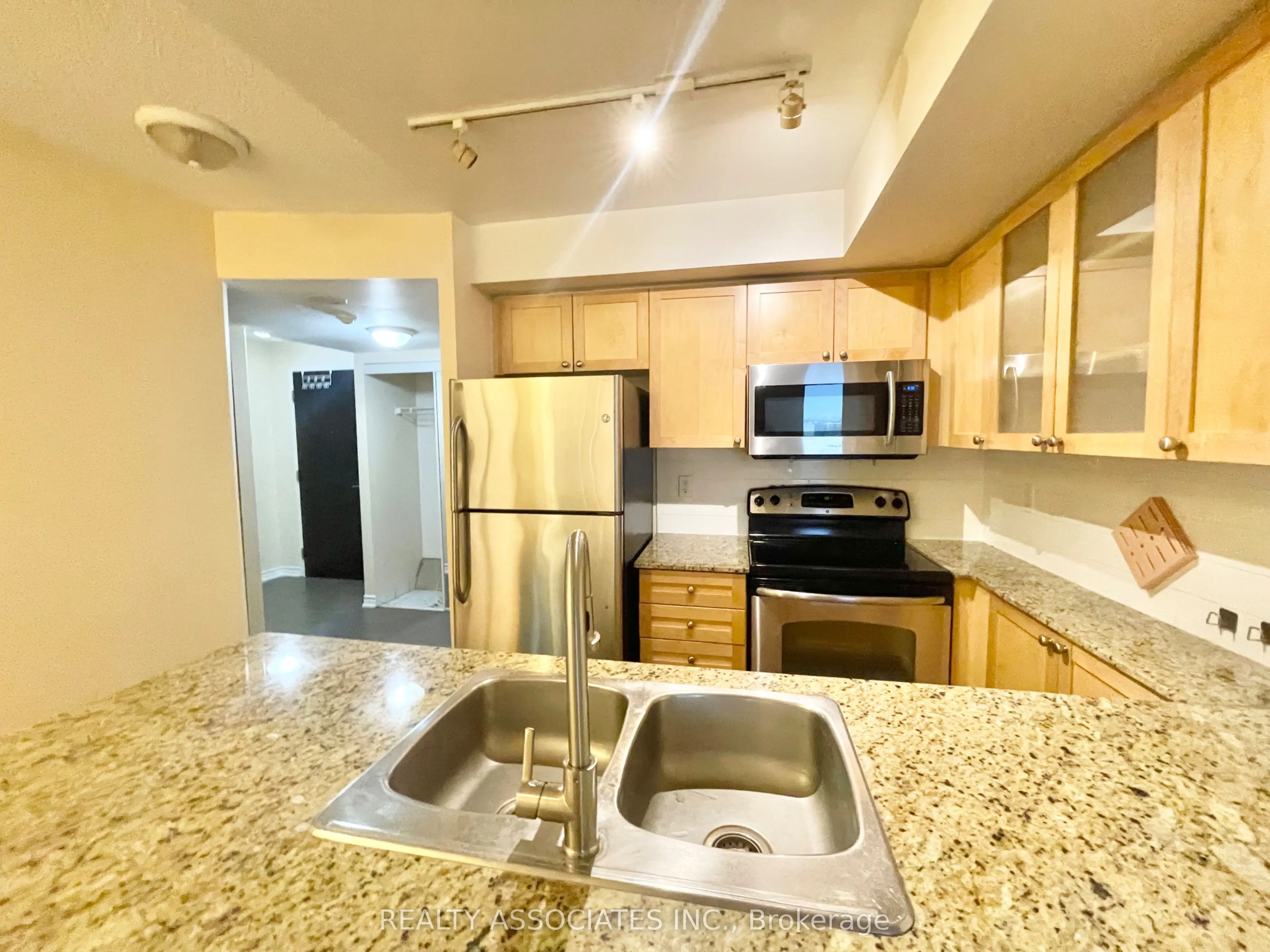 761 Bay Street, #2702