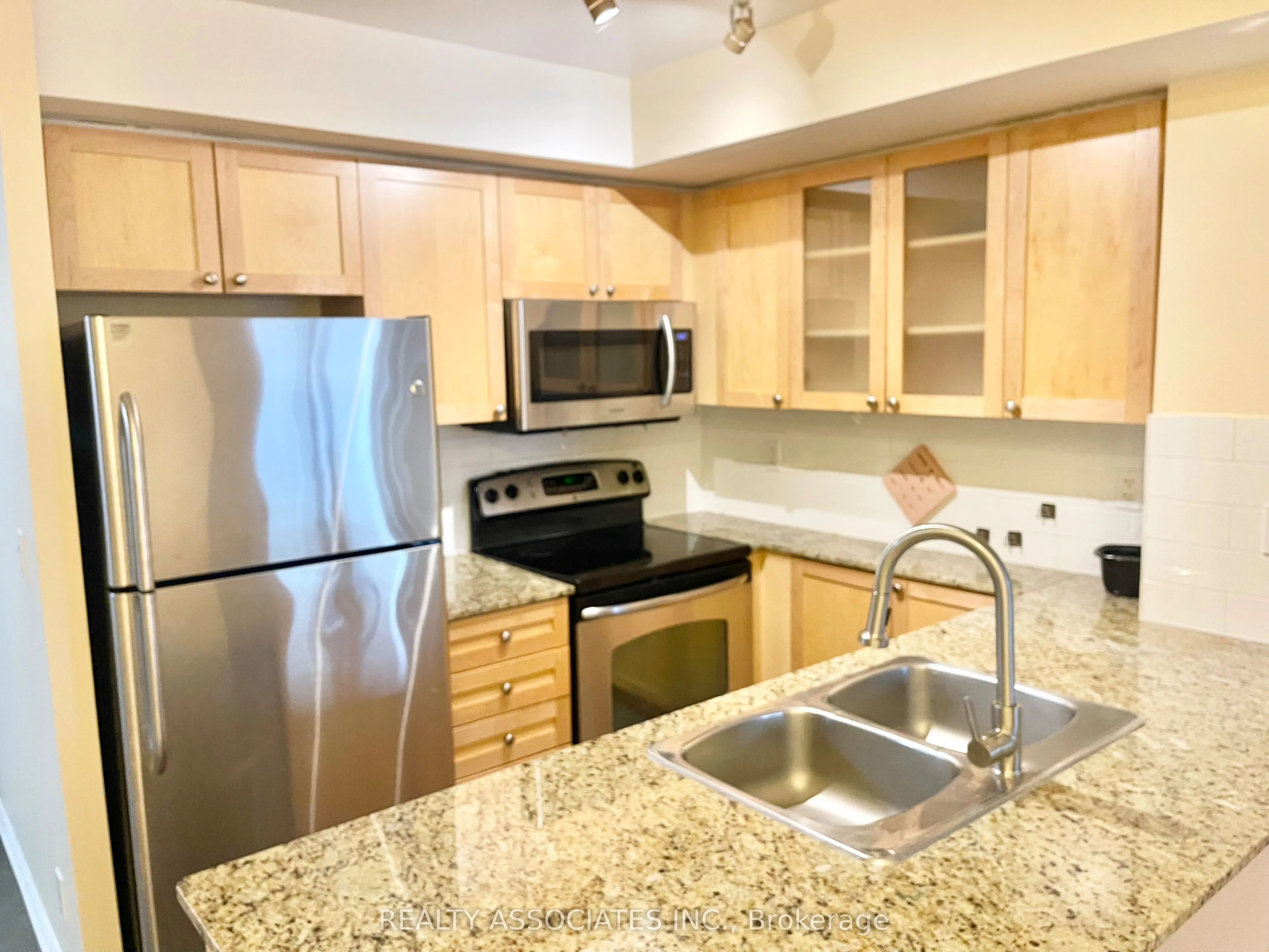 761 Bay Street, #2702
