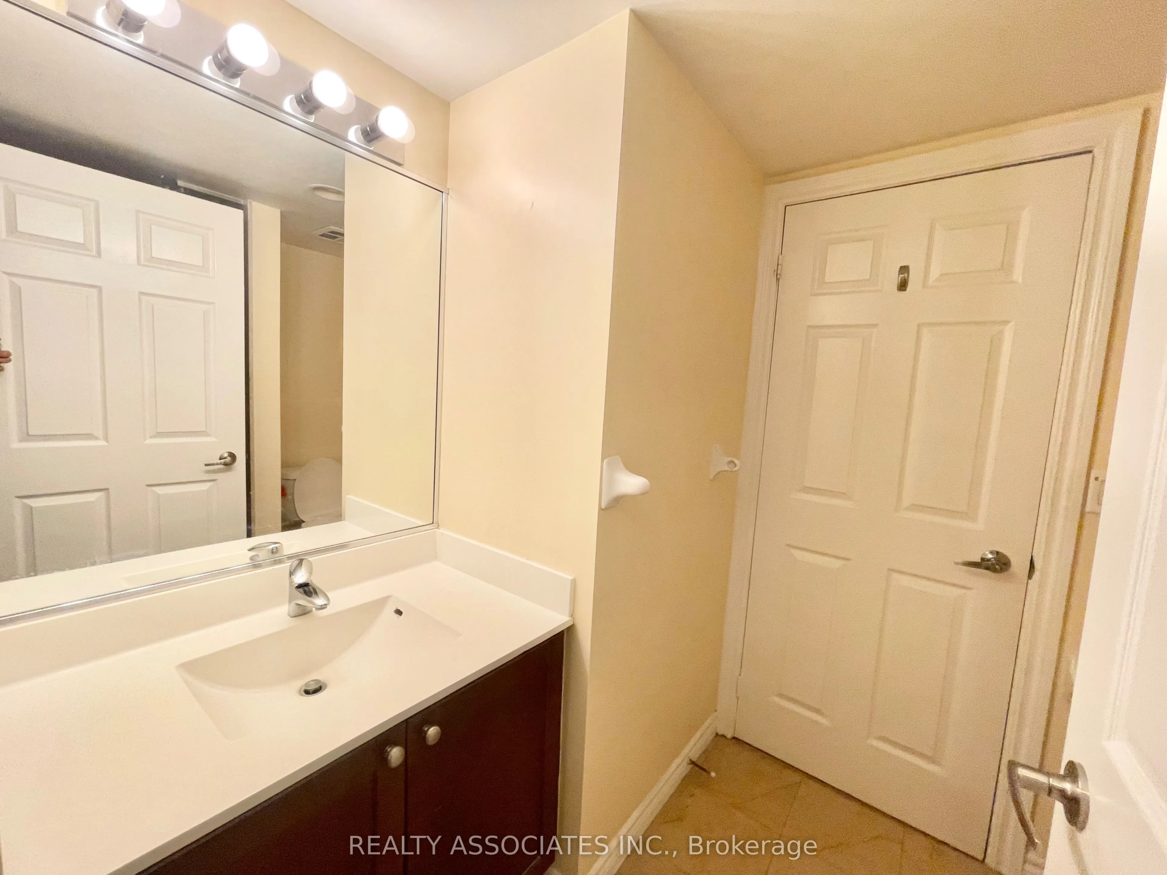 761 Bay Street, #2702
