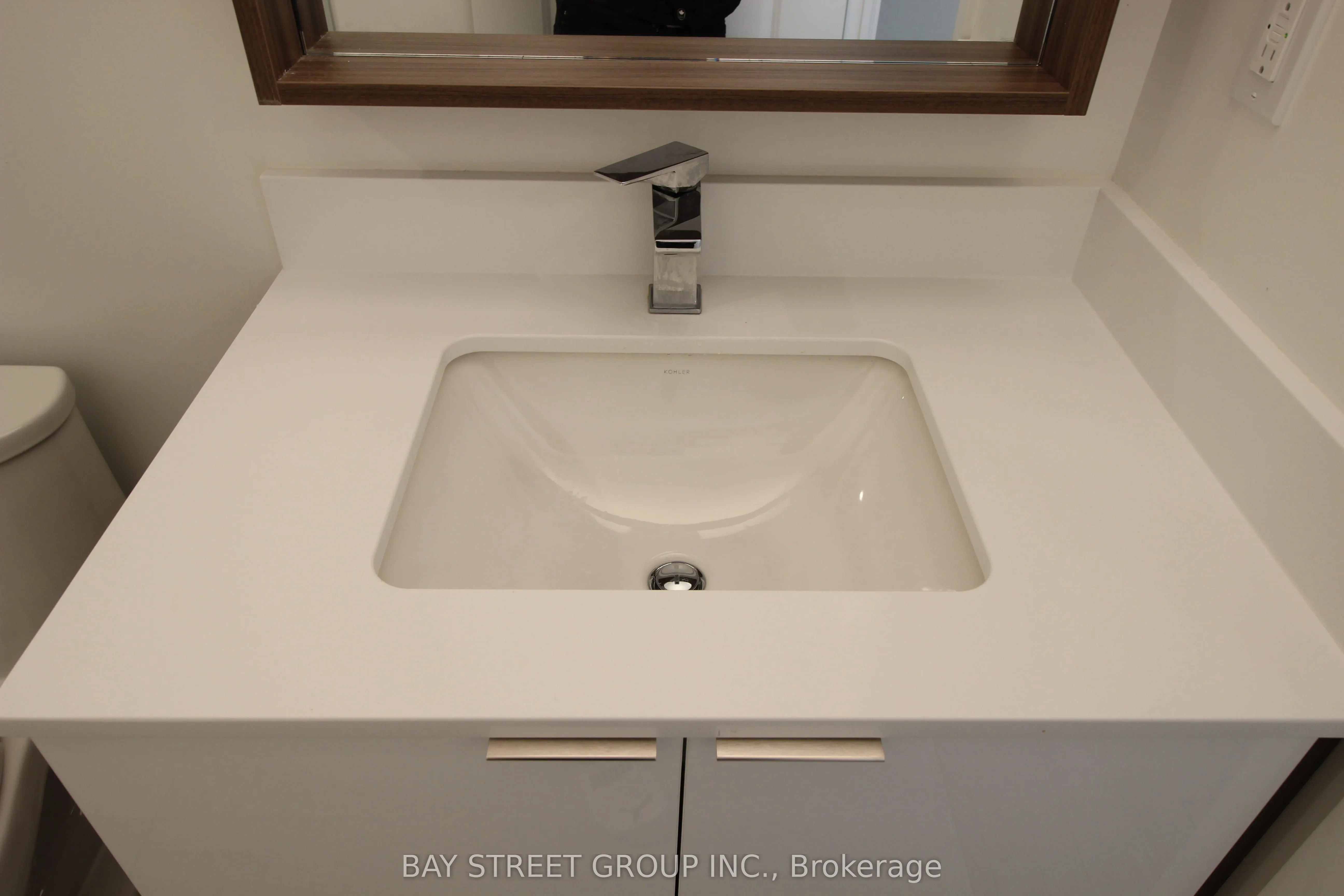 543 Richmond Street W #814