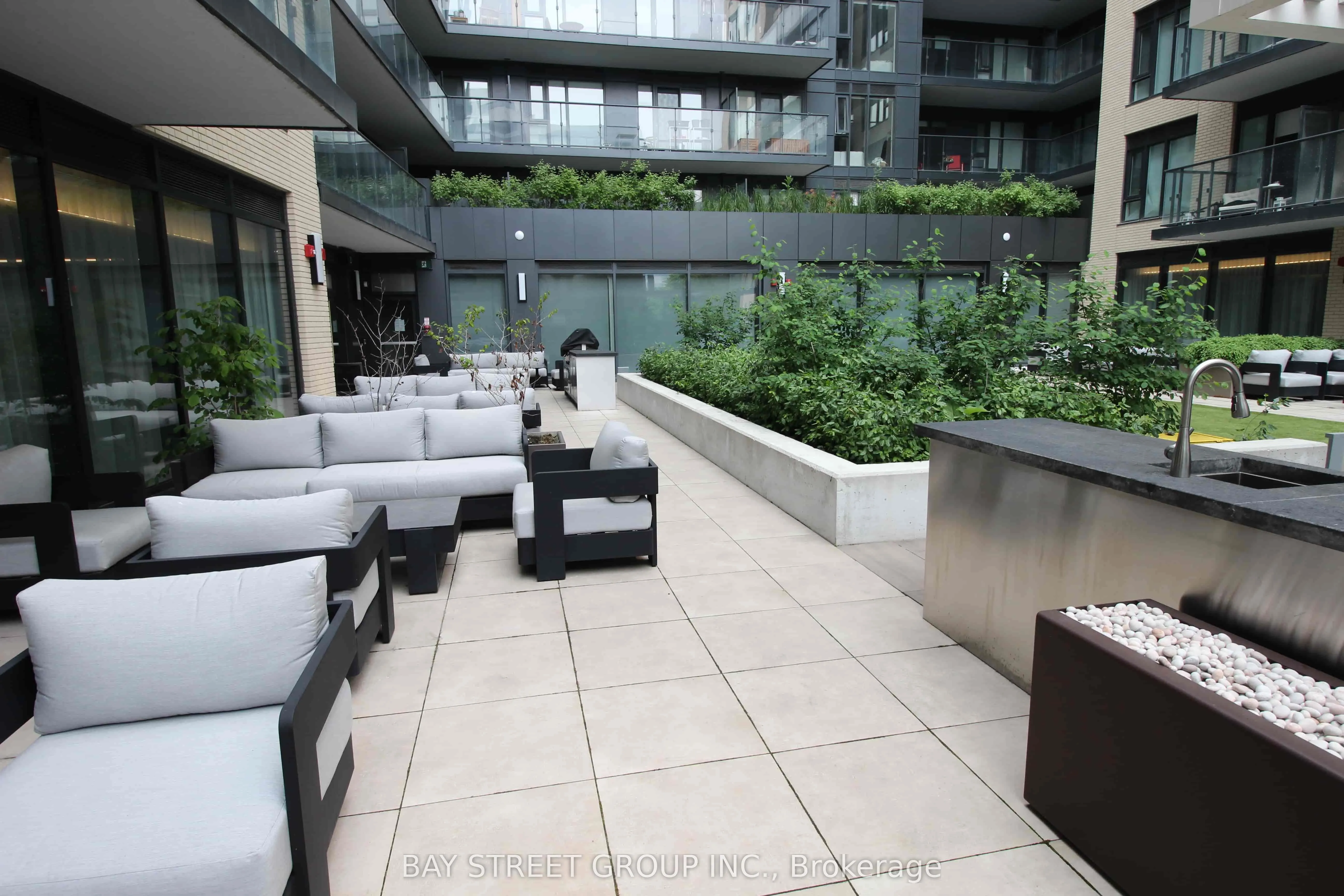 543 Richmond Street W #814