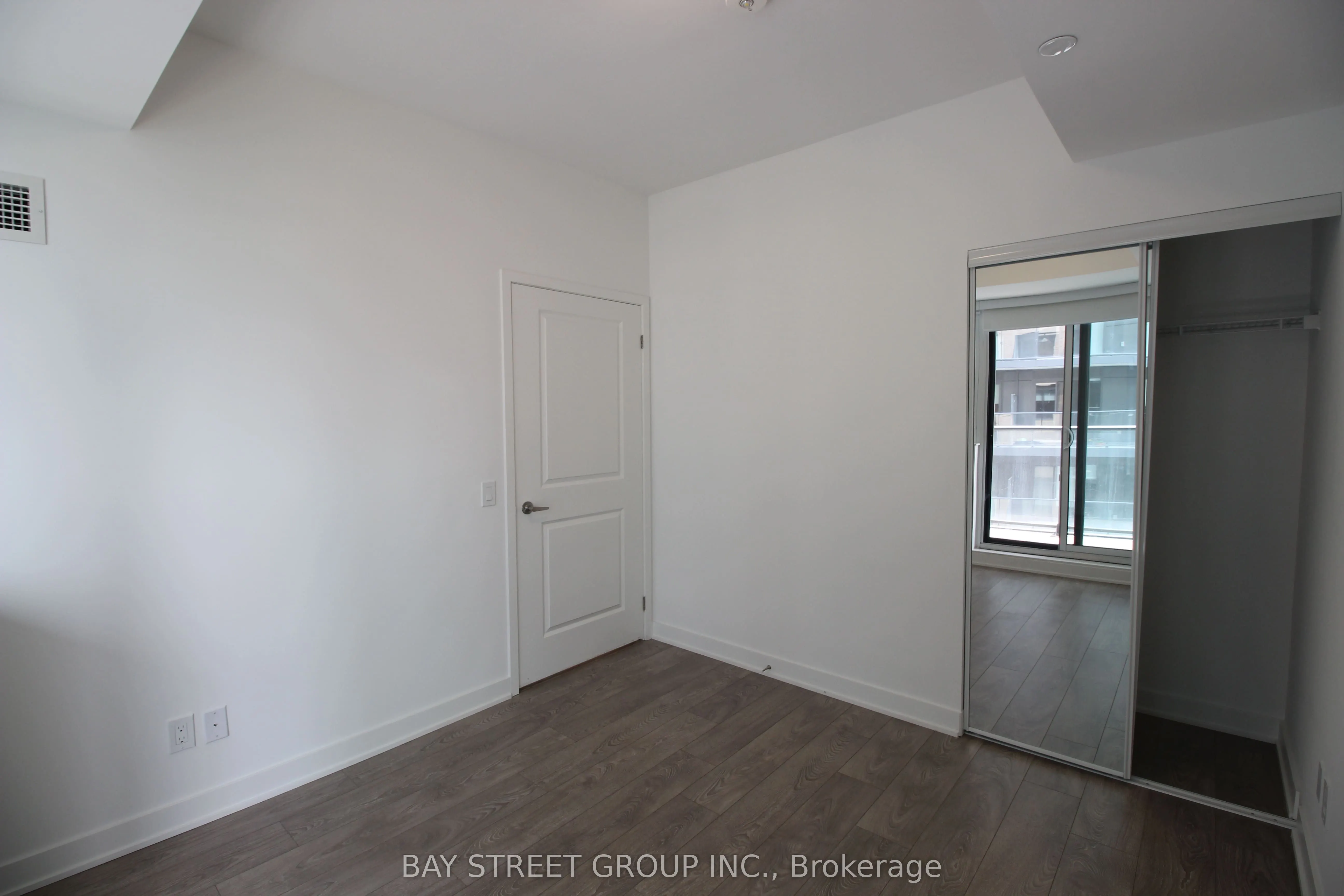 543 Richmond Street W #814
