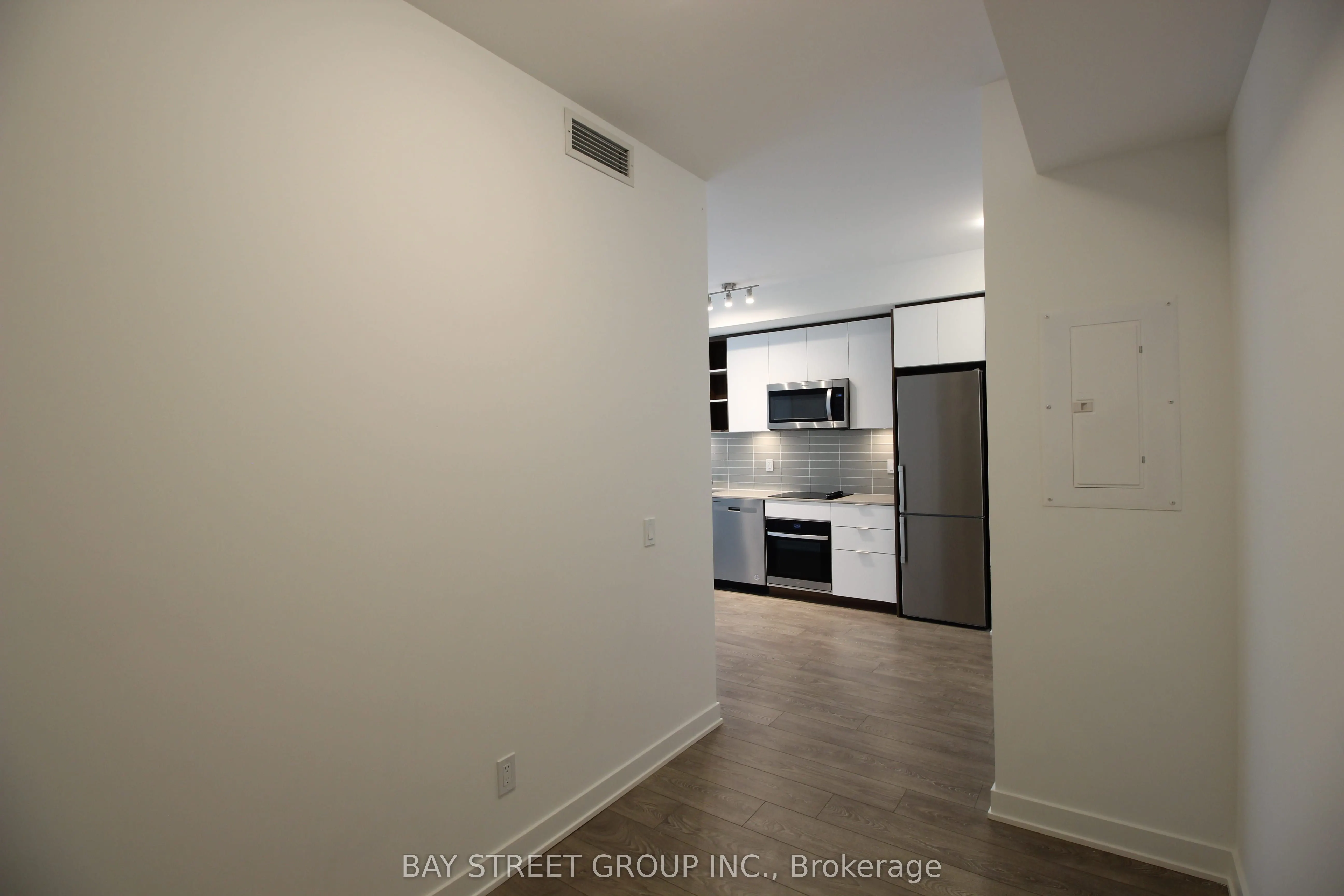 543 Richmond Street W #814