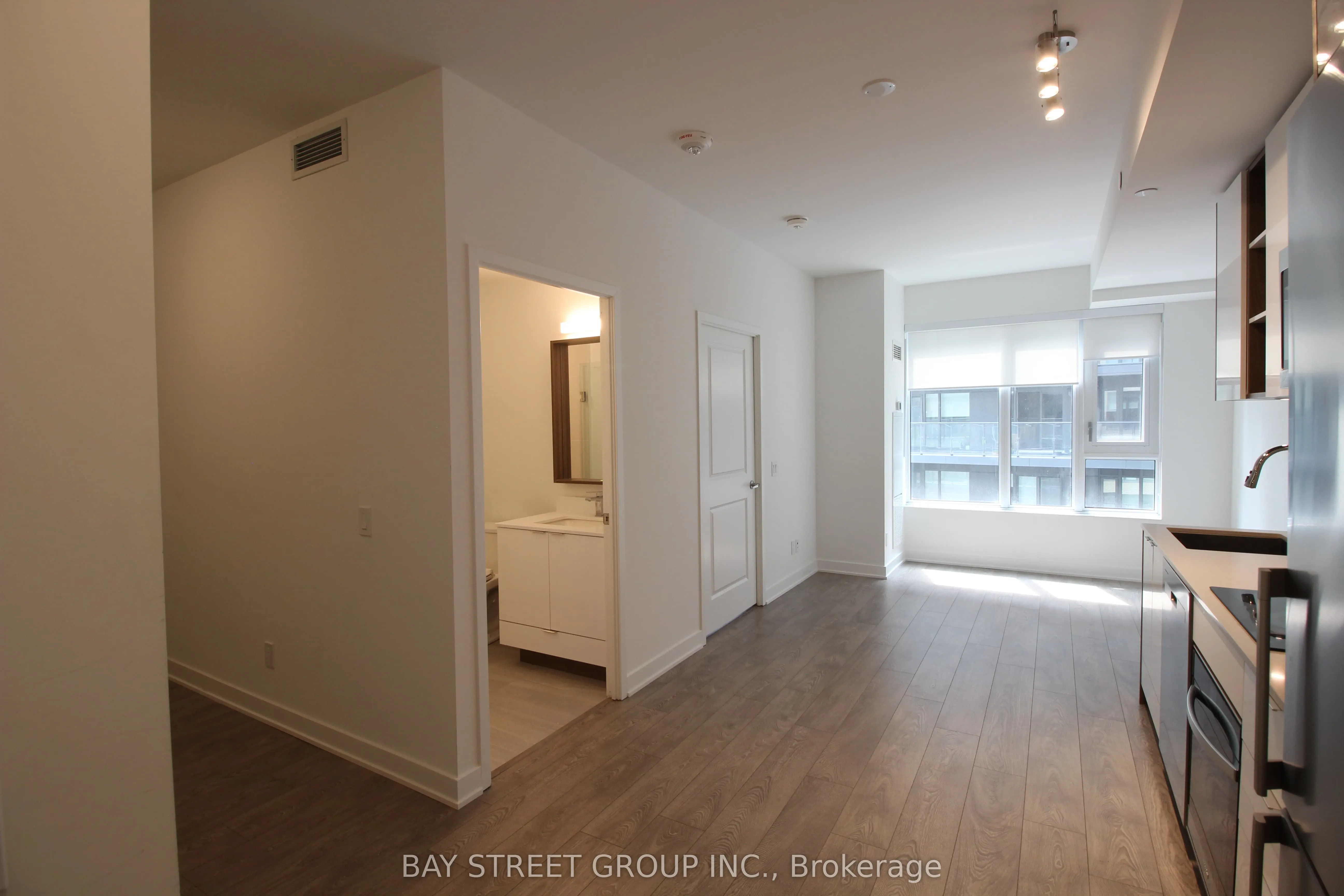 543 Richmond Street W #814