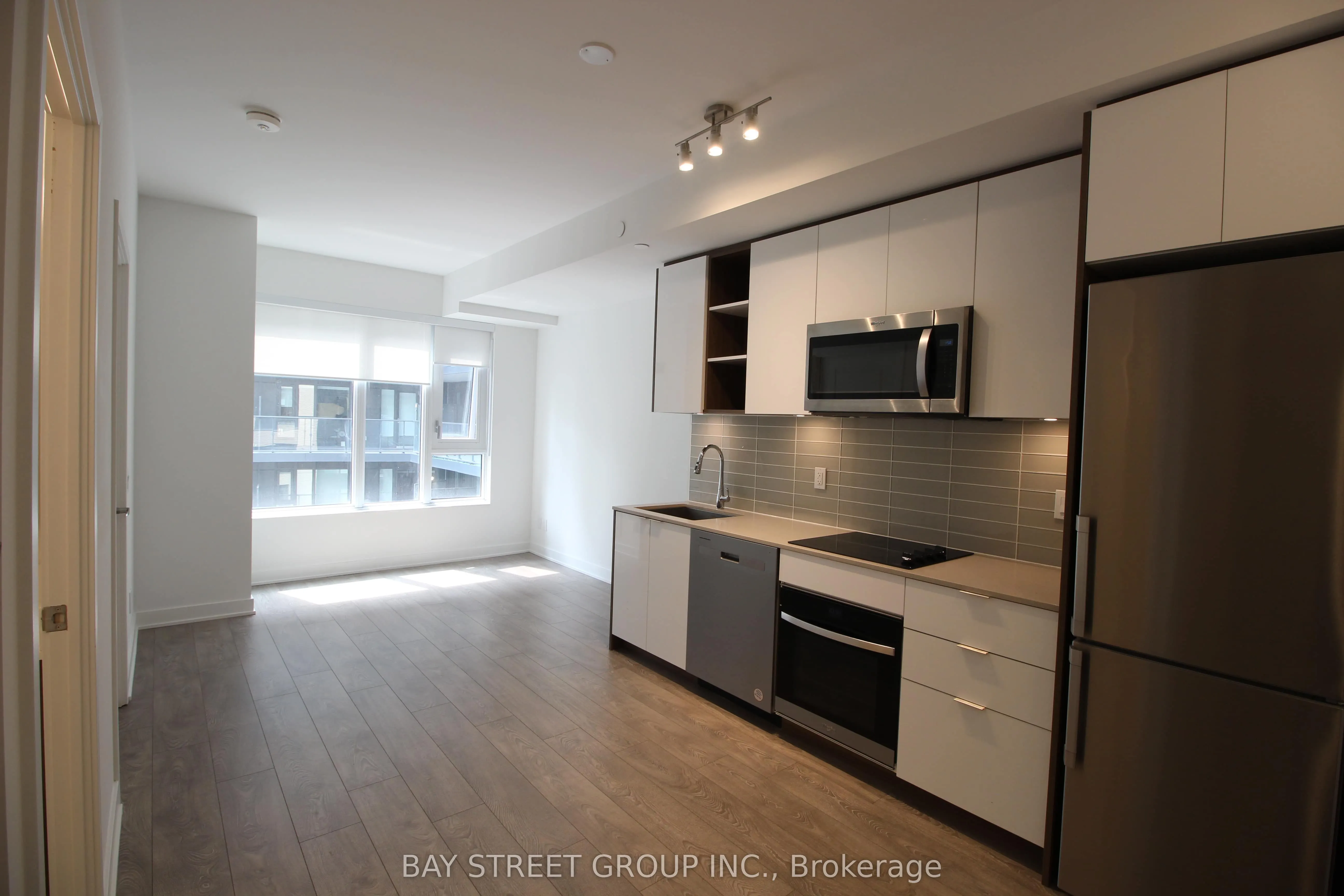 543 Richmond Street W #814