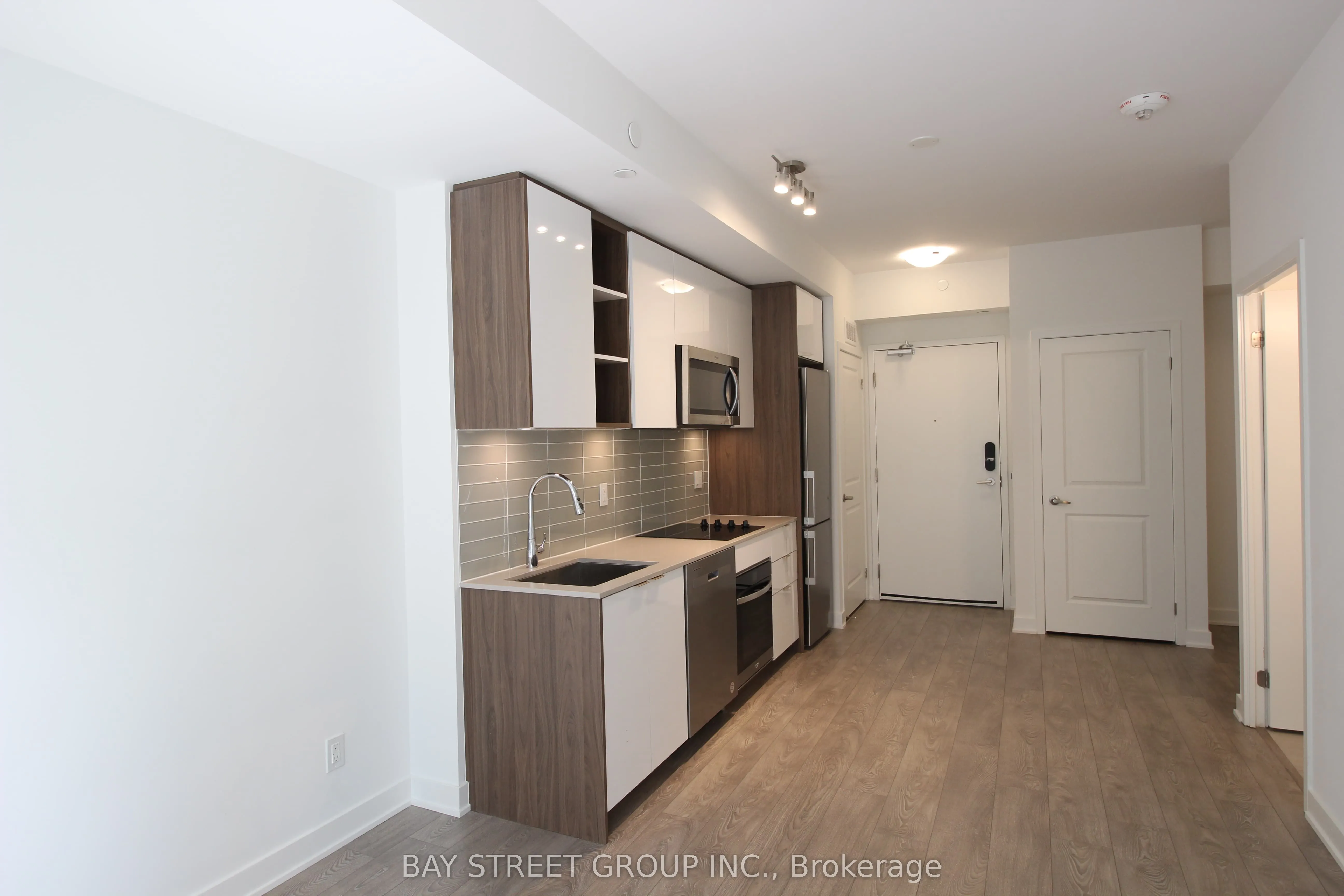 543 Richmond Street W #814