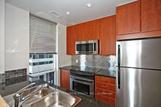 85 Bloor Street E, #1605