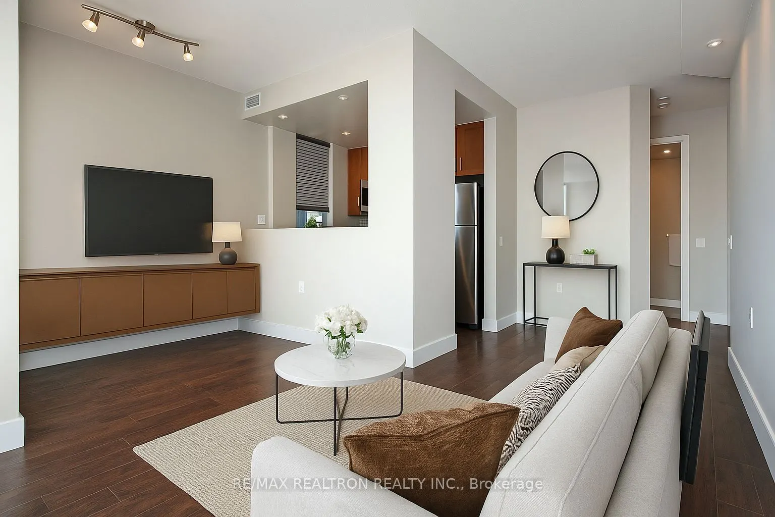 85 Bloor Street E, #1605