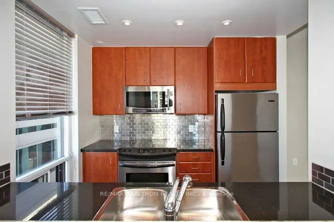 85 Bloor Street E, #1605