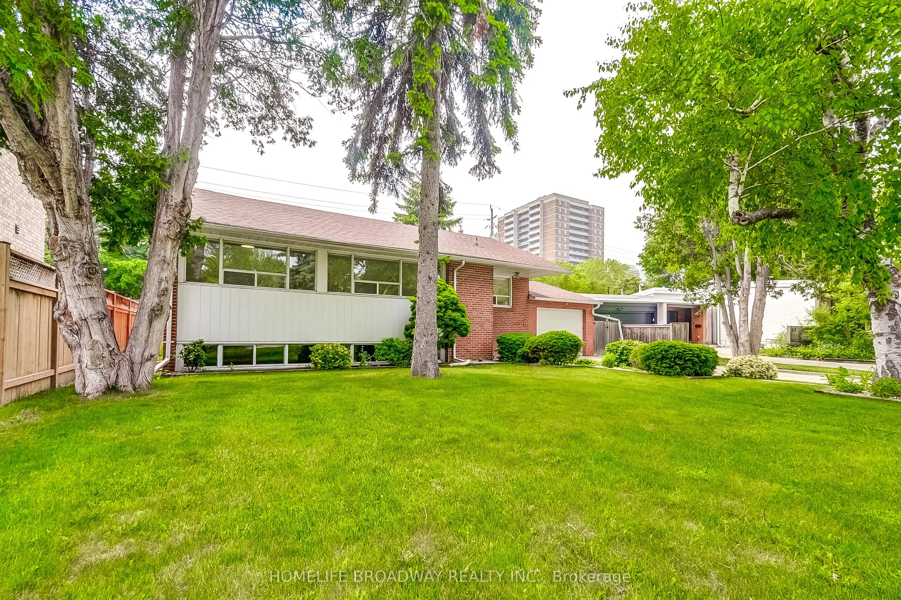 45 Hurlingham Crescent