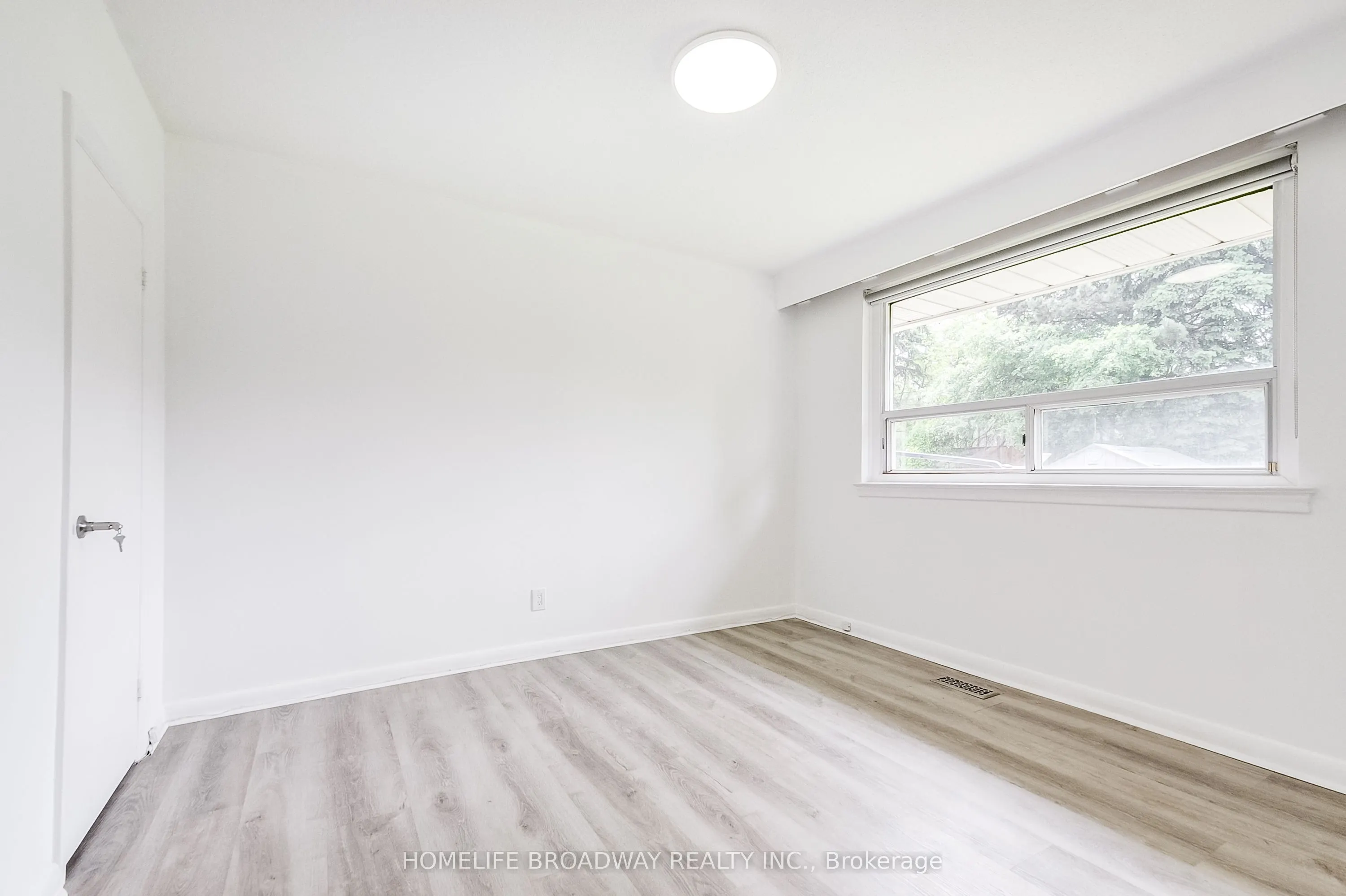 45 Hurlingham Crescent
