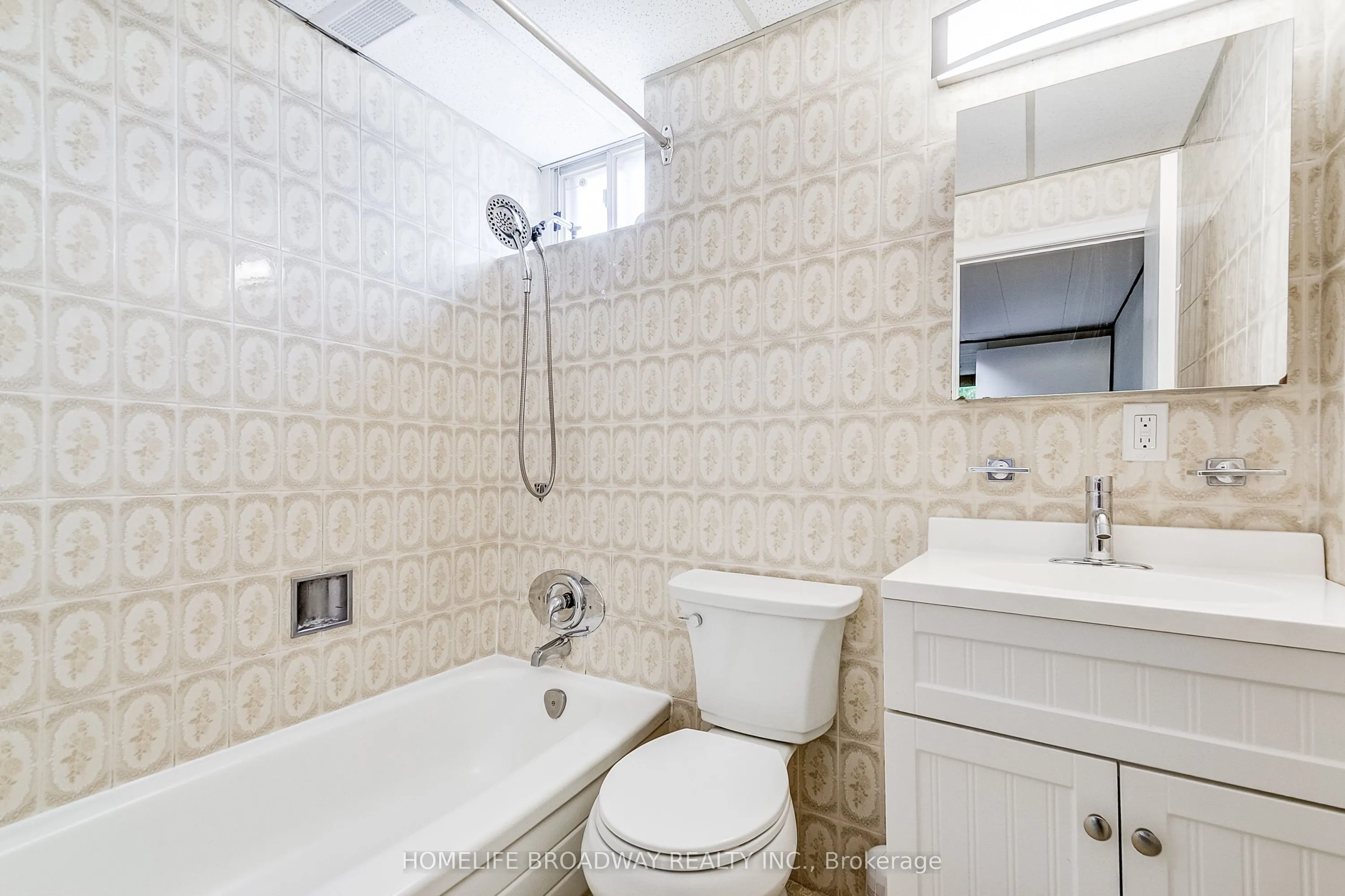 45 Hurlingham Crescent