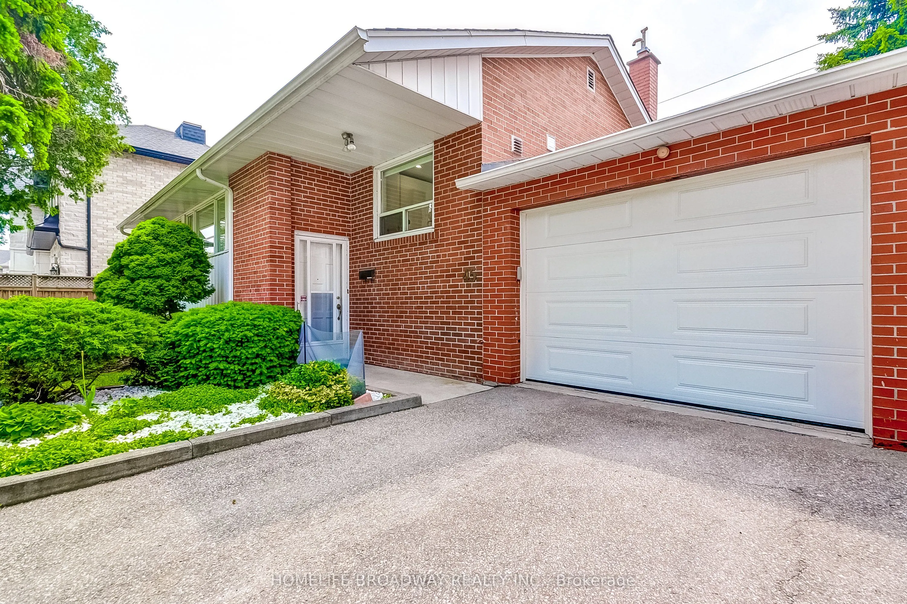 45 Hurlingham Crescent
