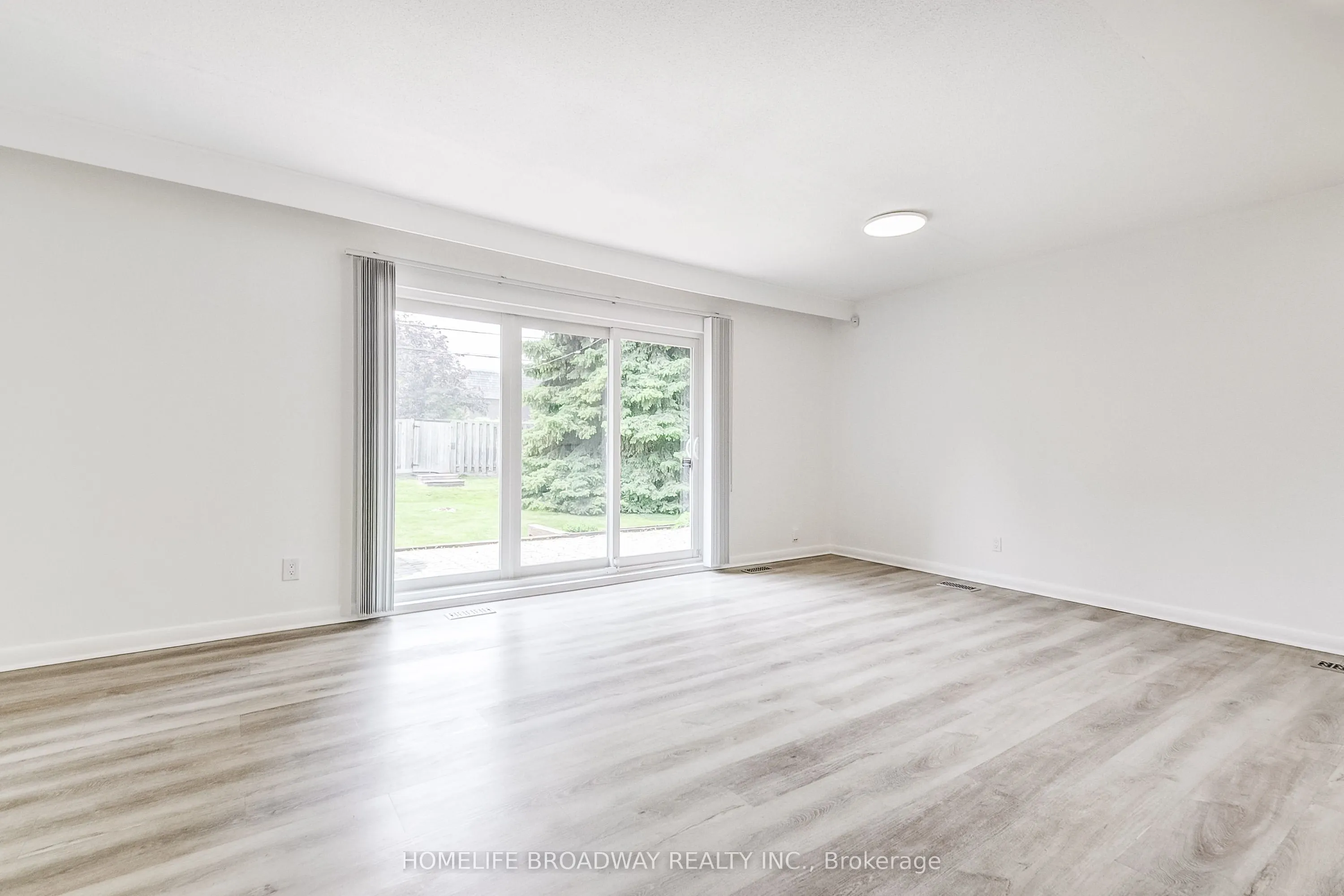 45 Hurlingham Crescent