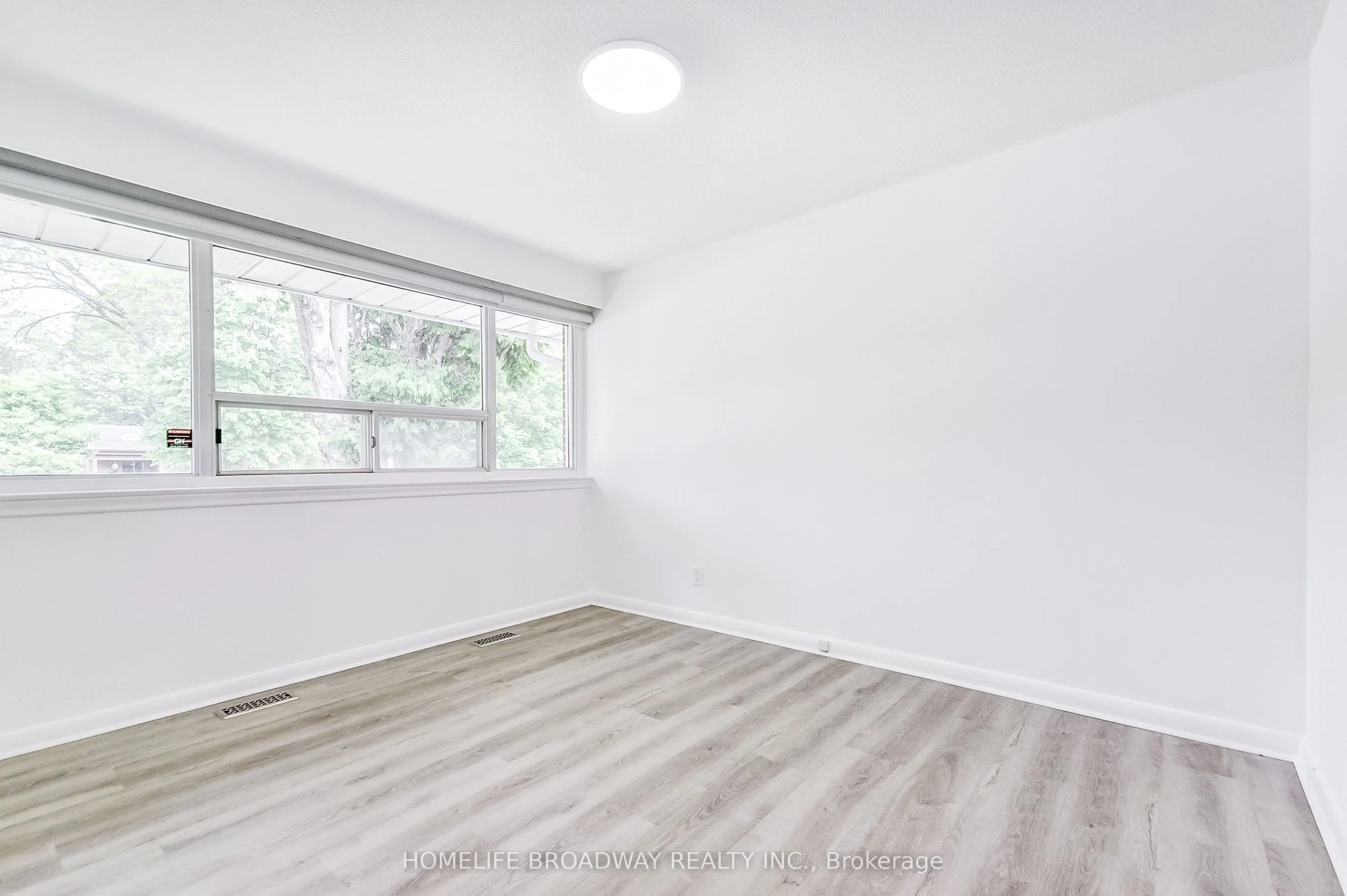 45 Hurlingham Crescent