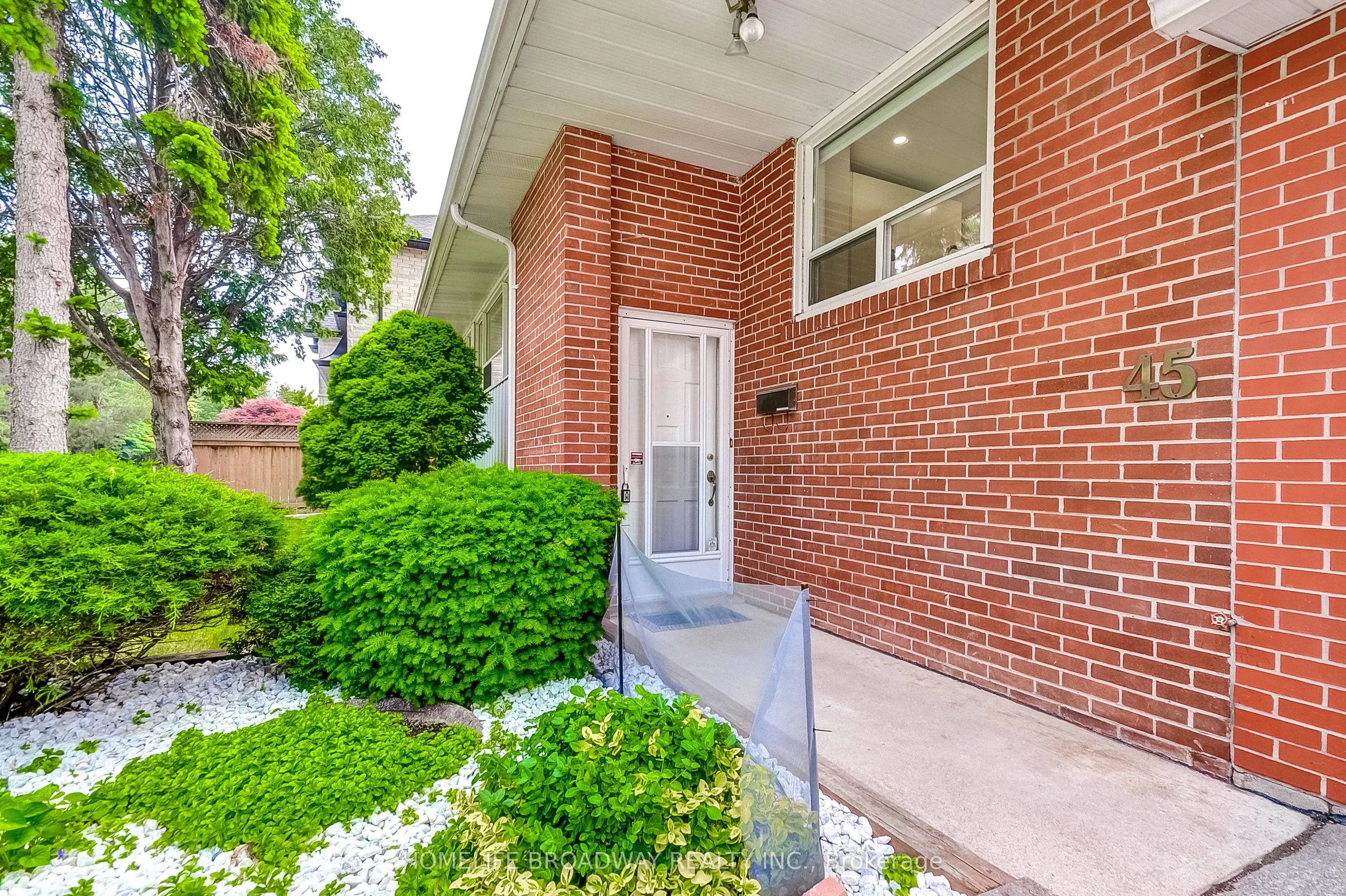 45 Hurlingham Crescent