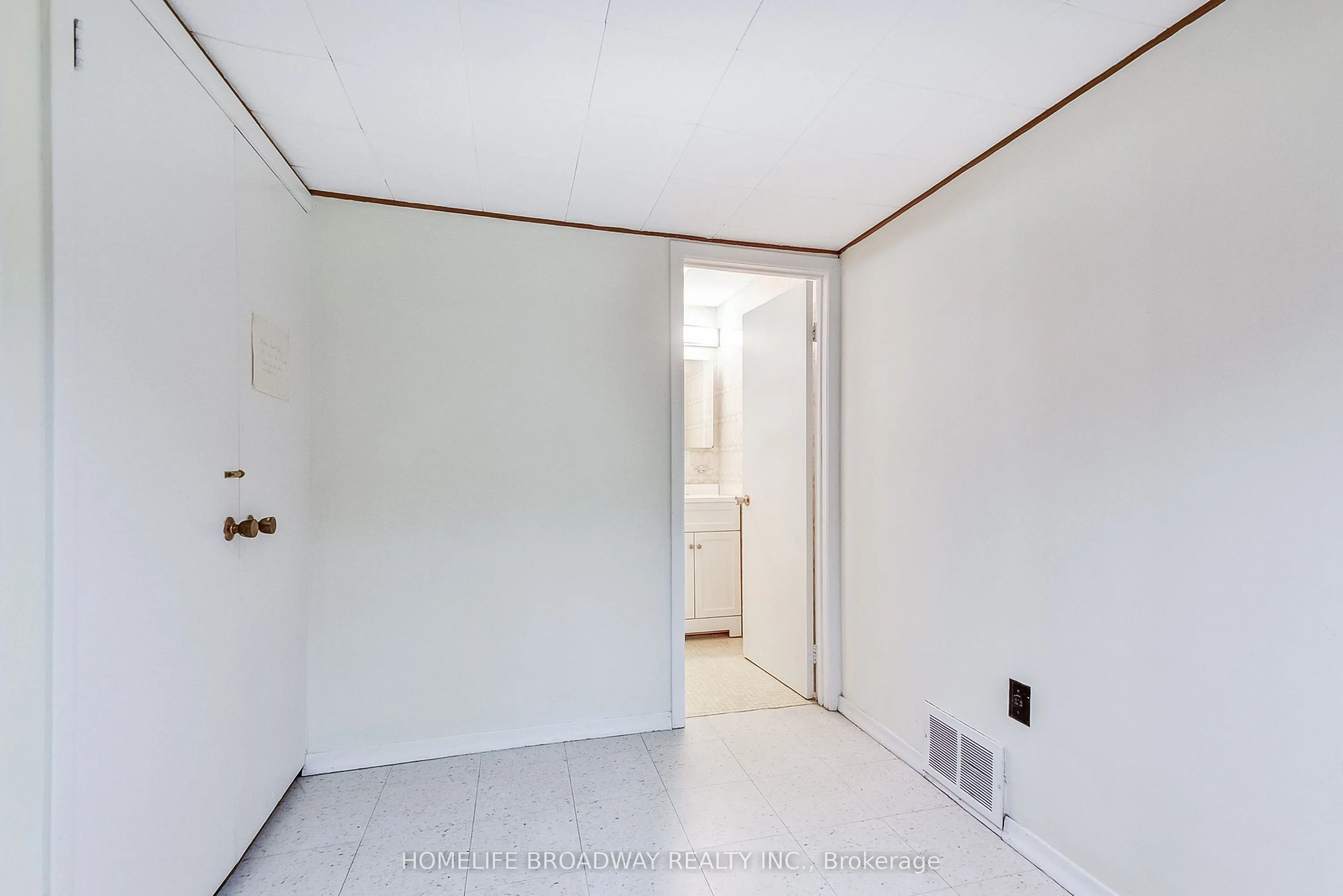 45 Hurlingham Crescent