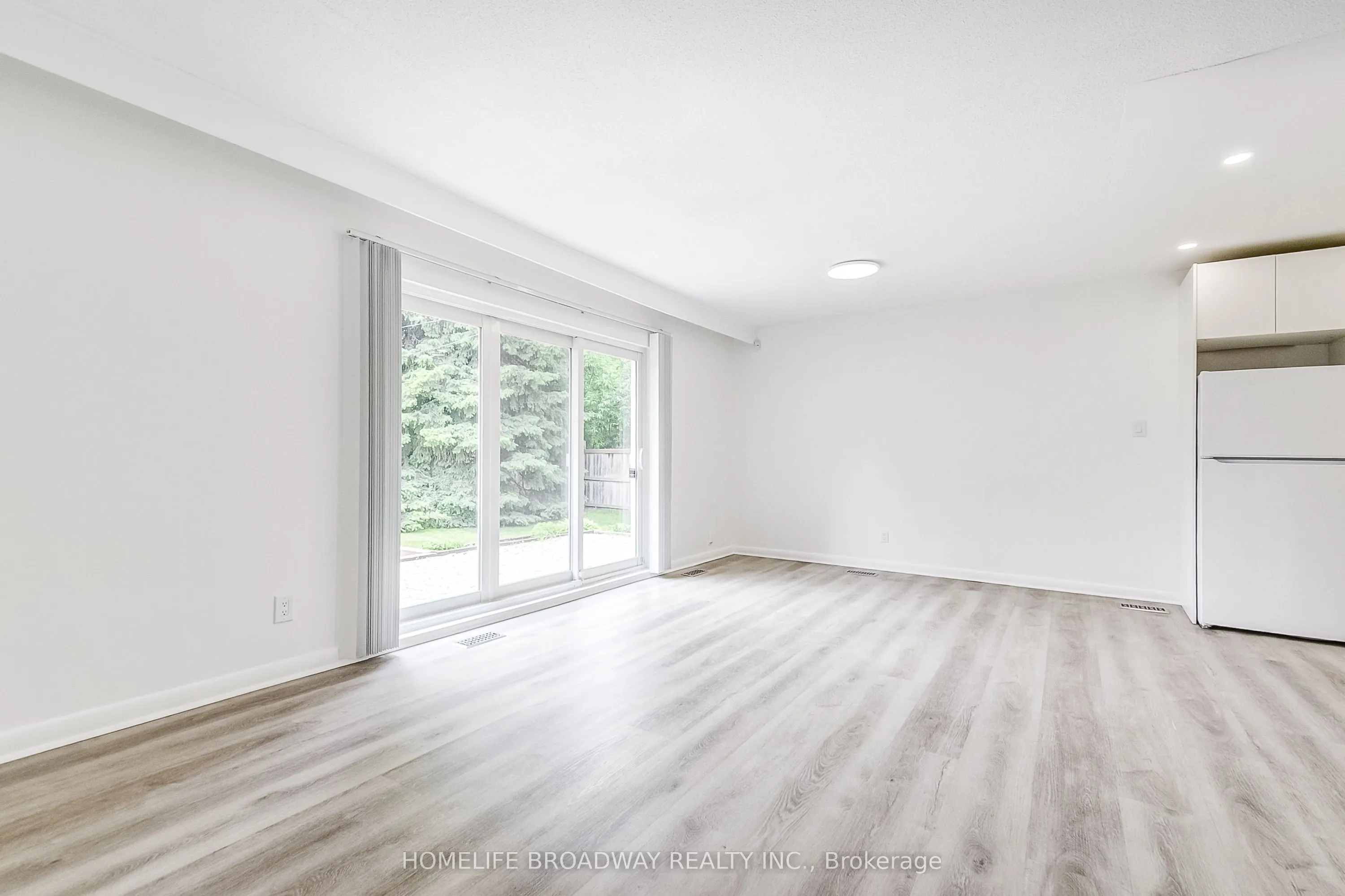 45 Hurlingham Crescent