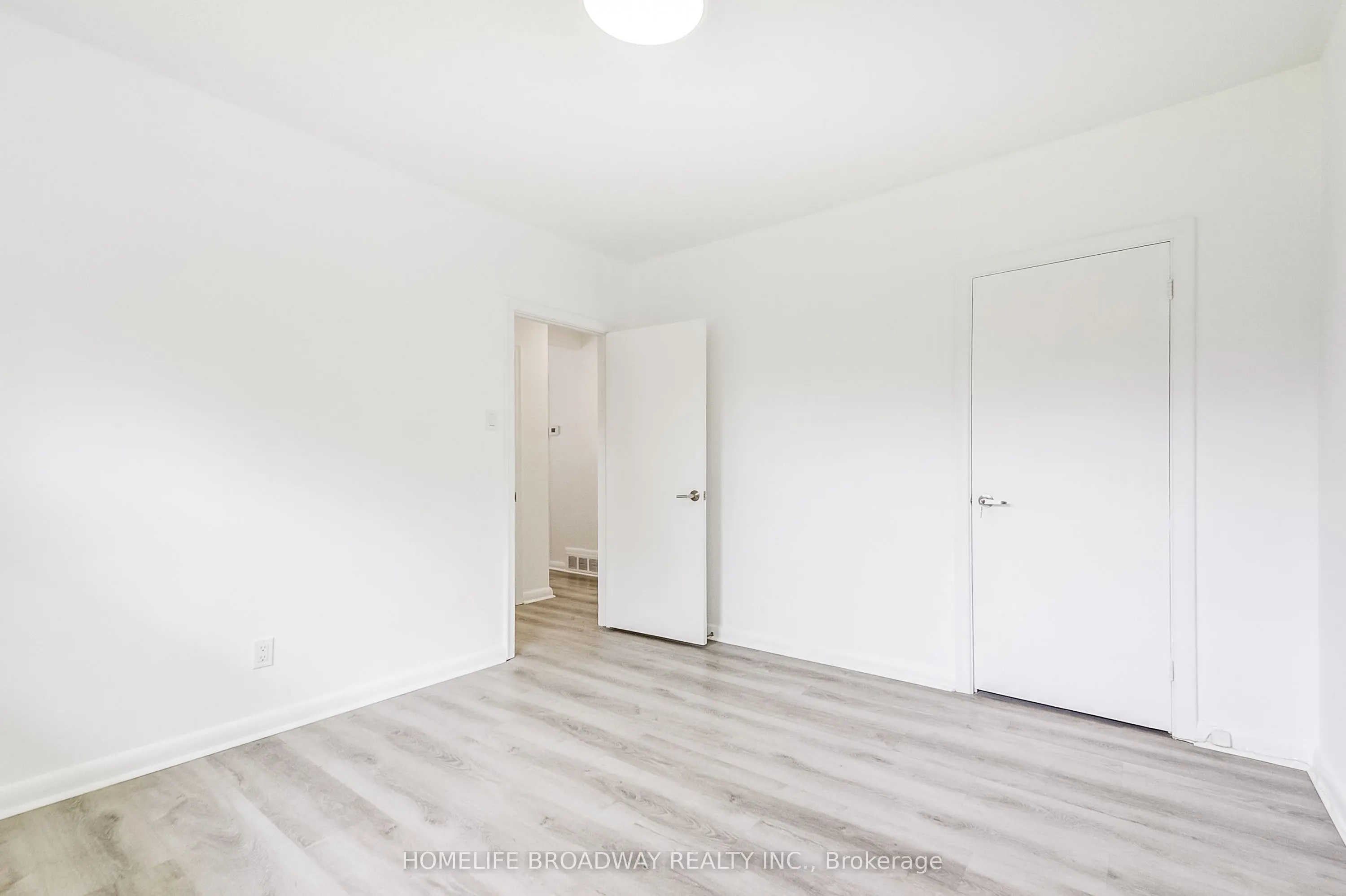 45 Hurlingham Crescent