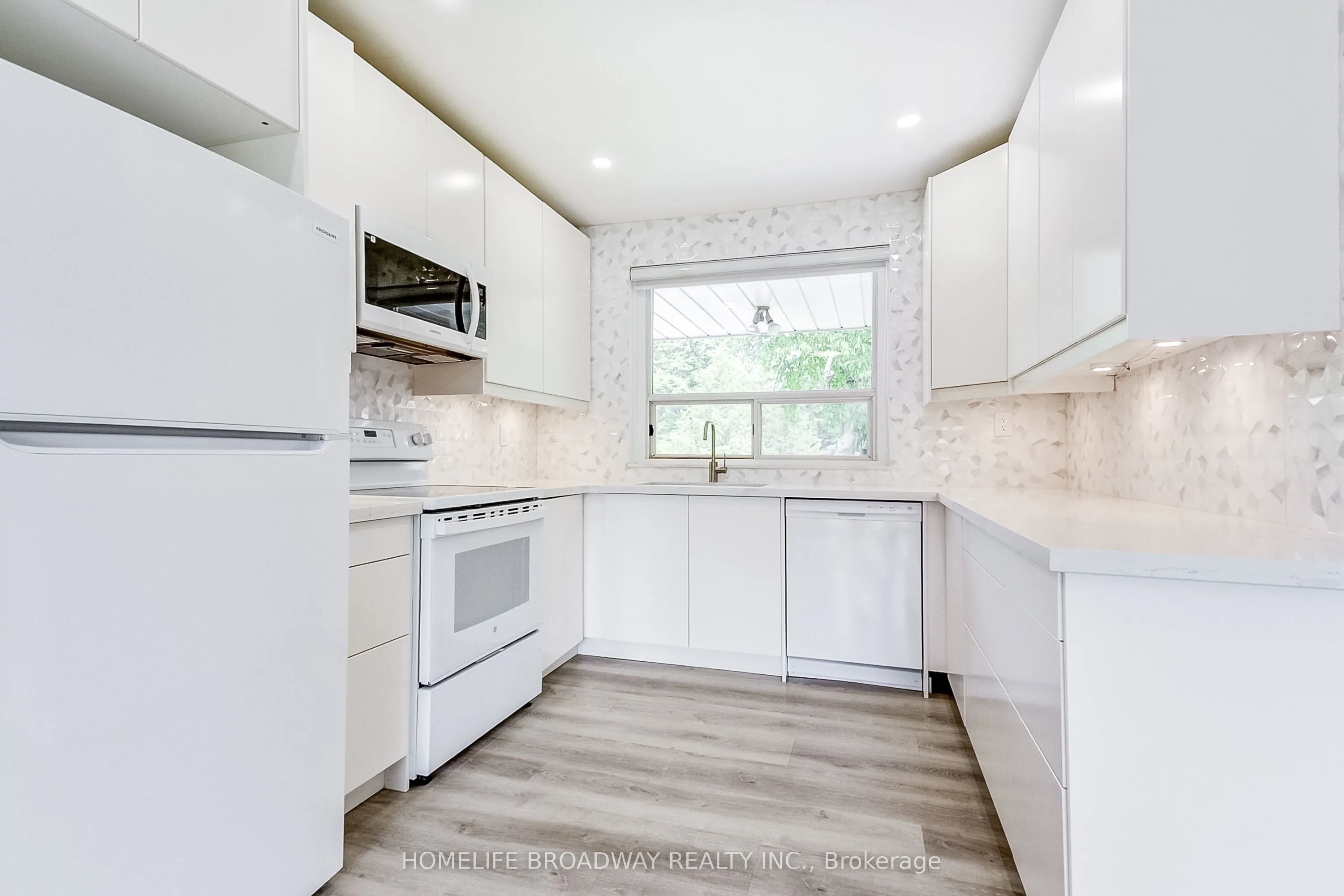 45 Hurlingham Crescent
