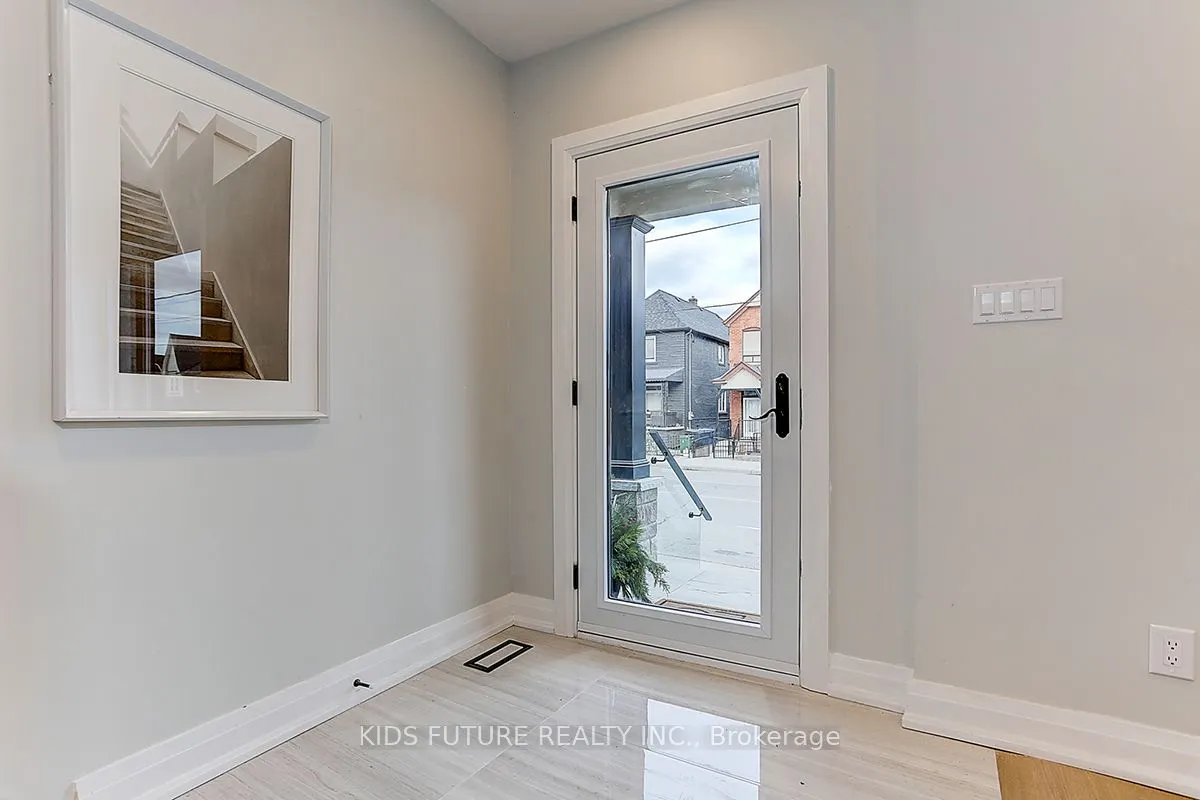 564 Dufferin Street
